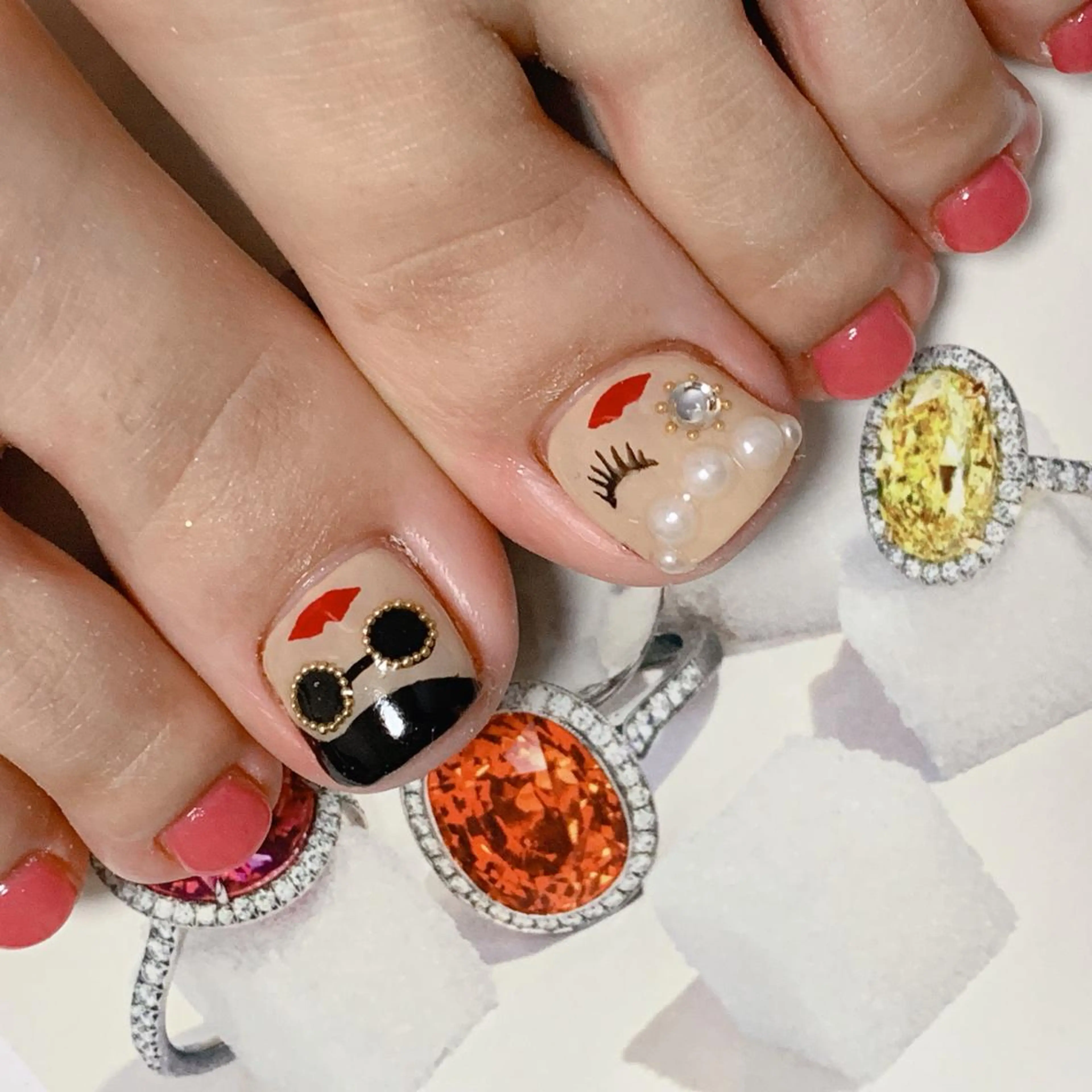 【新規】フットネイル親指2本アートの写真