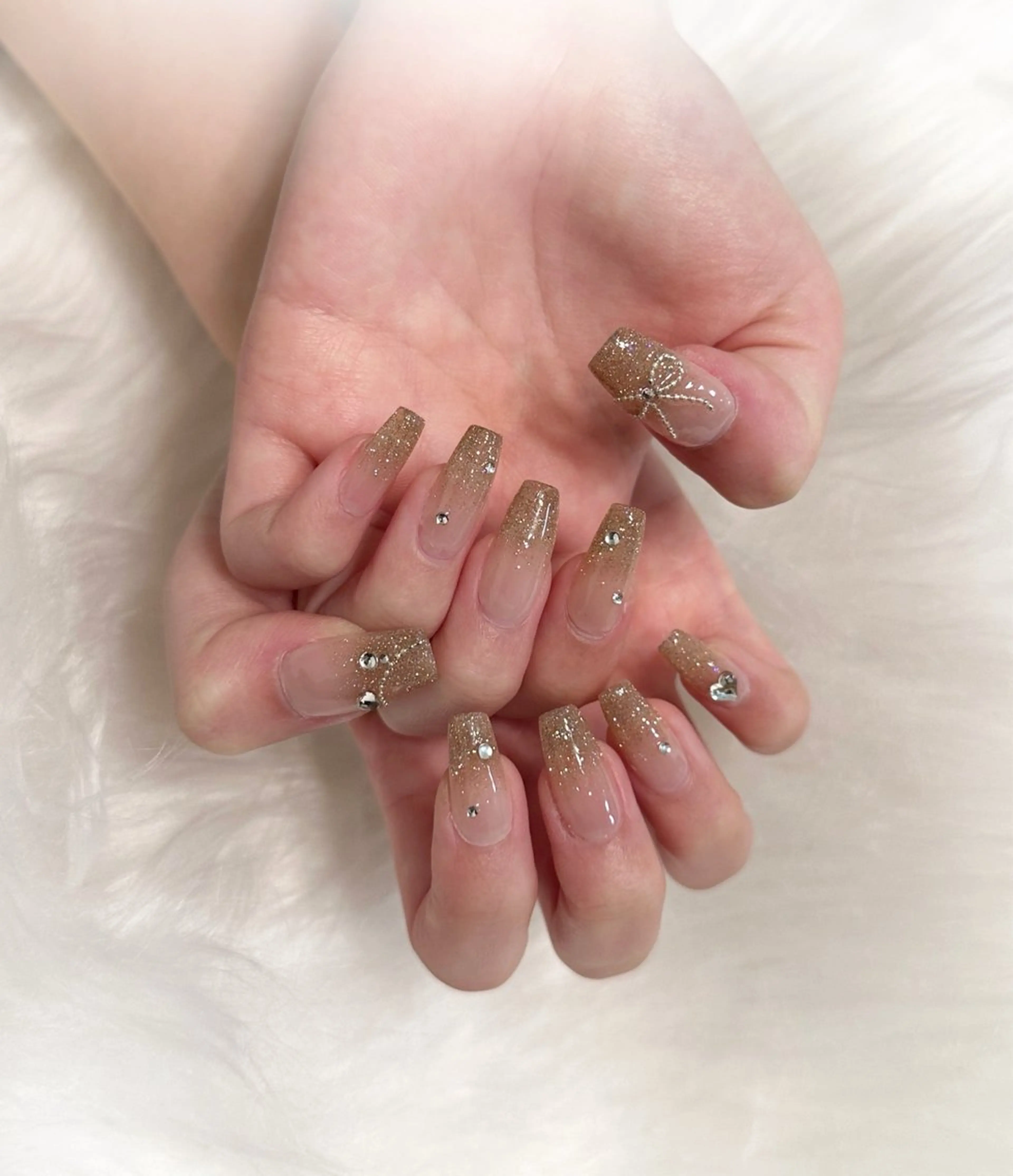 ネイル プラスネイル銀座中央通り店所属・はちや ゆいなのネイルデザイン