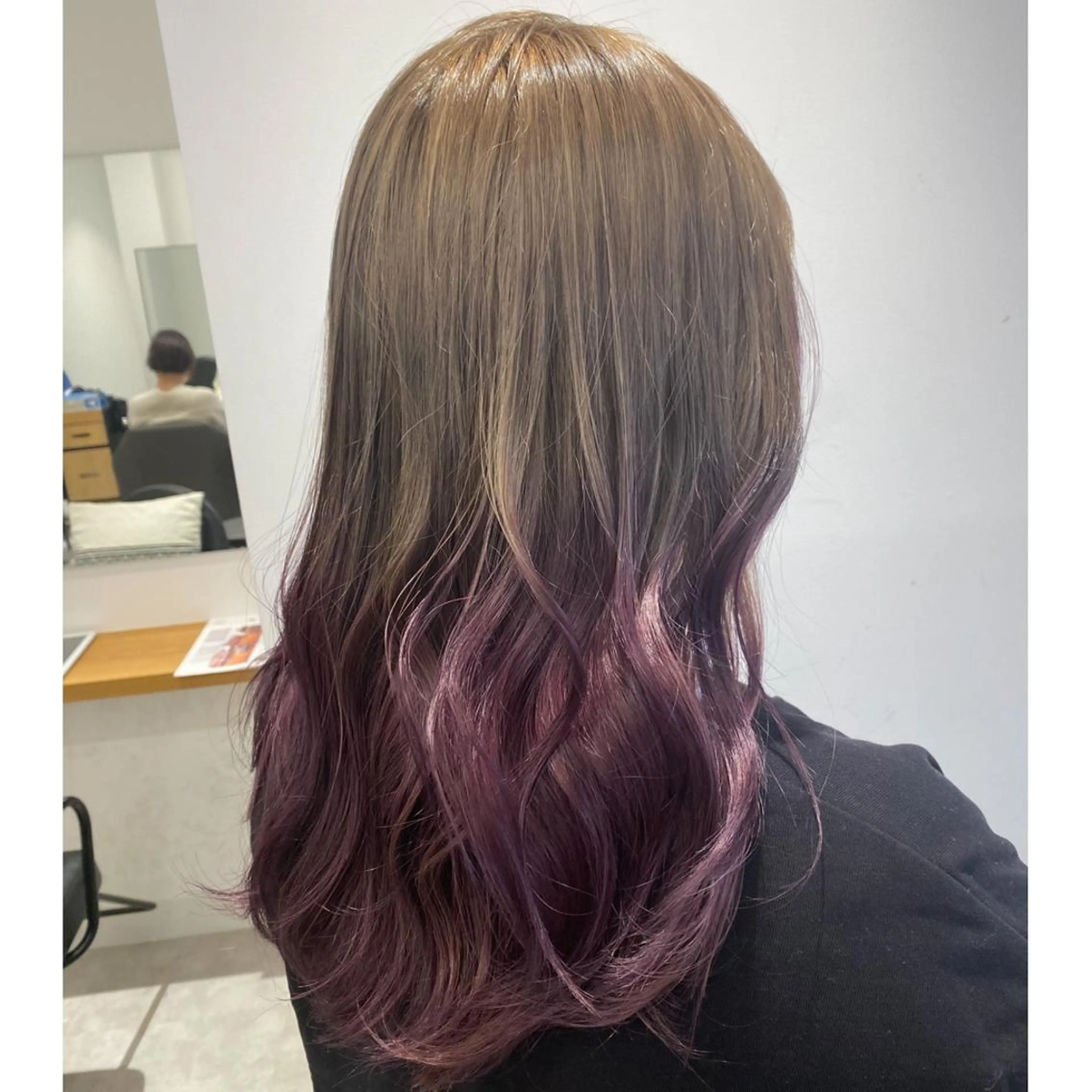 ロング カラー ヘアアレンジ グラデーションカラー パープルカラー 小國 綾かのヘアスタイル