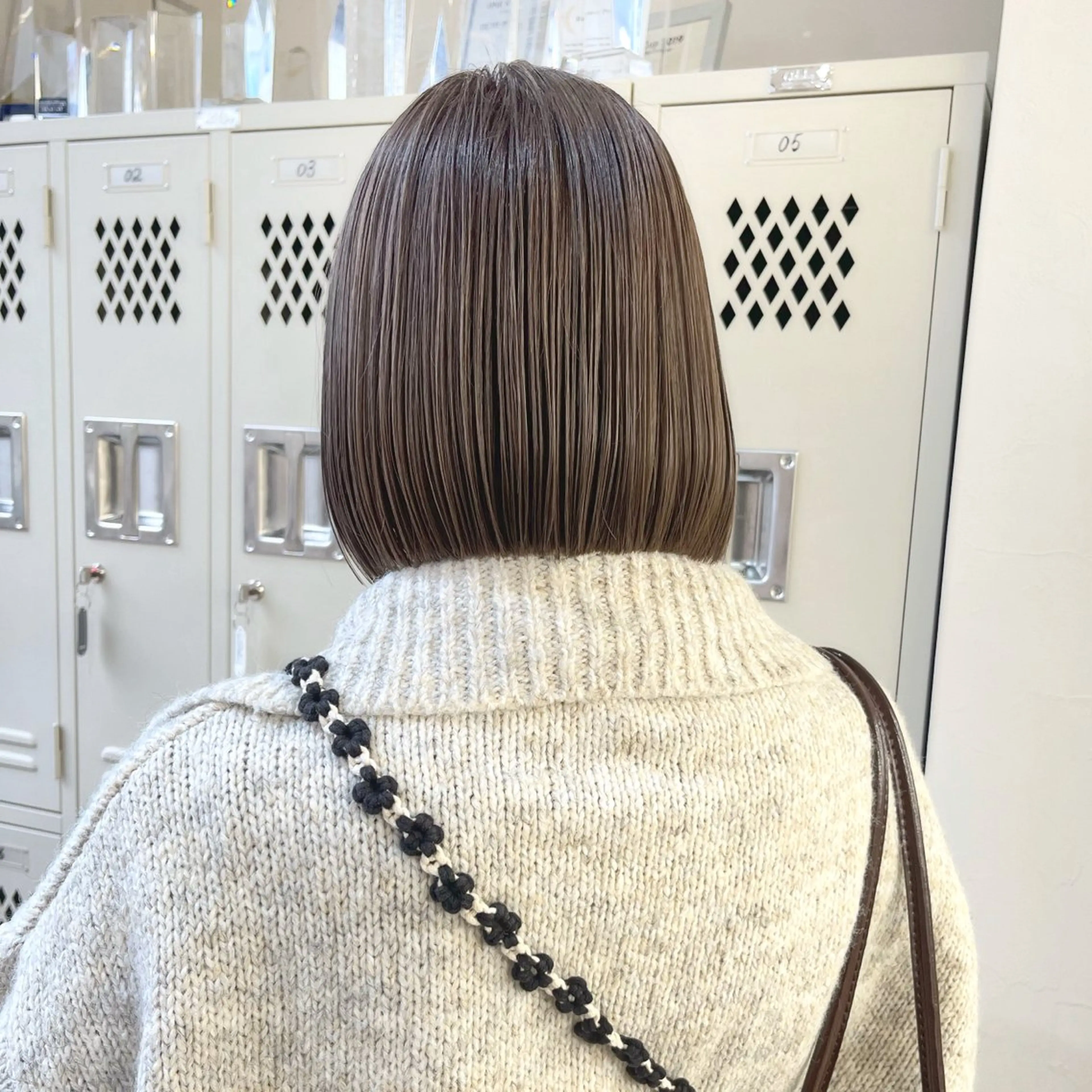 ショート カラー ブリーチ グレージュ ブリーチなしカラー ボブ レイヤーカット 初めてのショート お任せください✂️のヘアスタイル