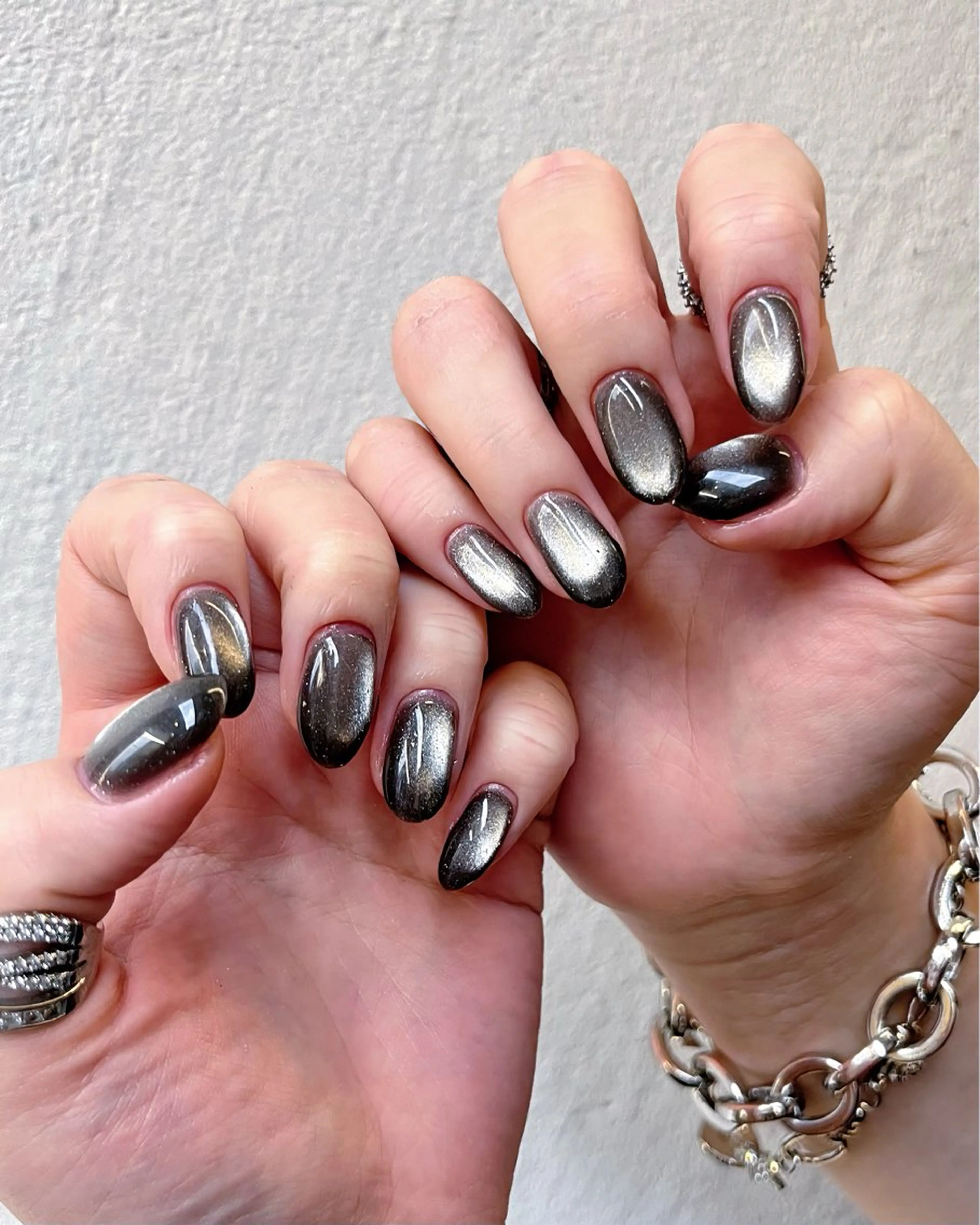 ネイル フレンチネイル マグネットネイル マグネットフレンチ シルバー シンプルネイル ハンドネイル ハンドケア 🎀NAIL🎀 AI🪄︎︎◝✩のネイルデザイン