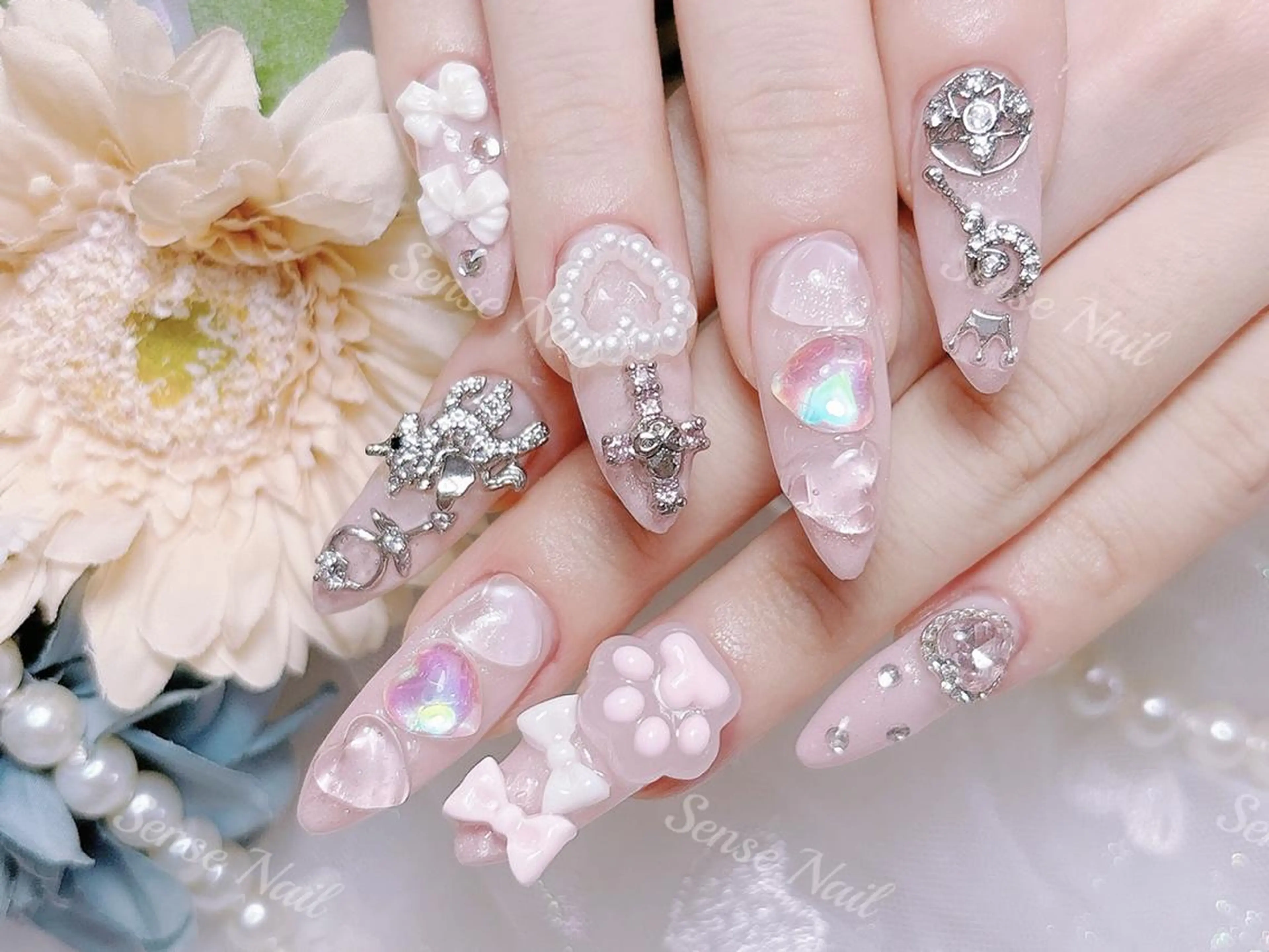 ネイル ハンドネイル ハンドケア Queening 🦋のネイルデザイン