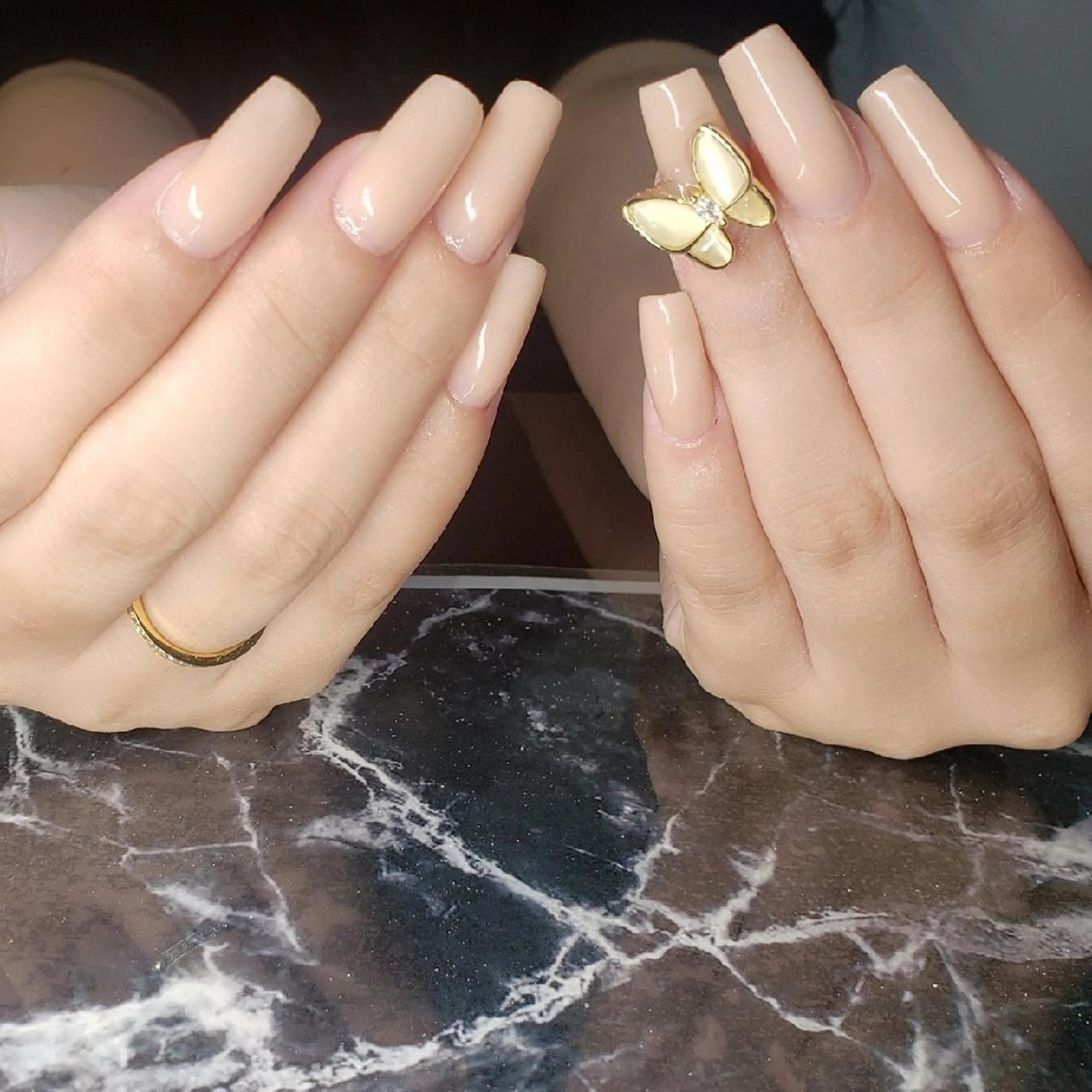 ミディアム ハンドネイル クロキ 。のネイルデザイン