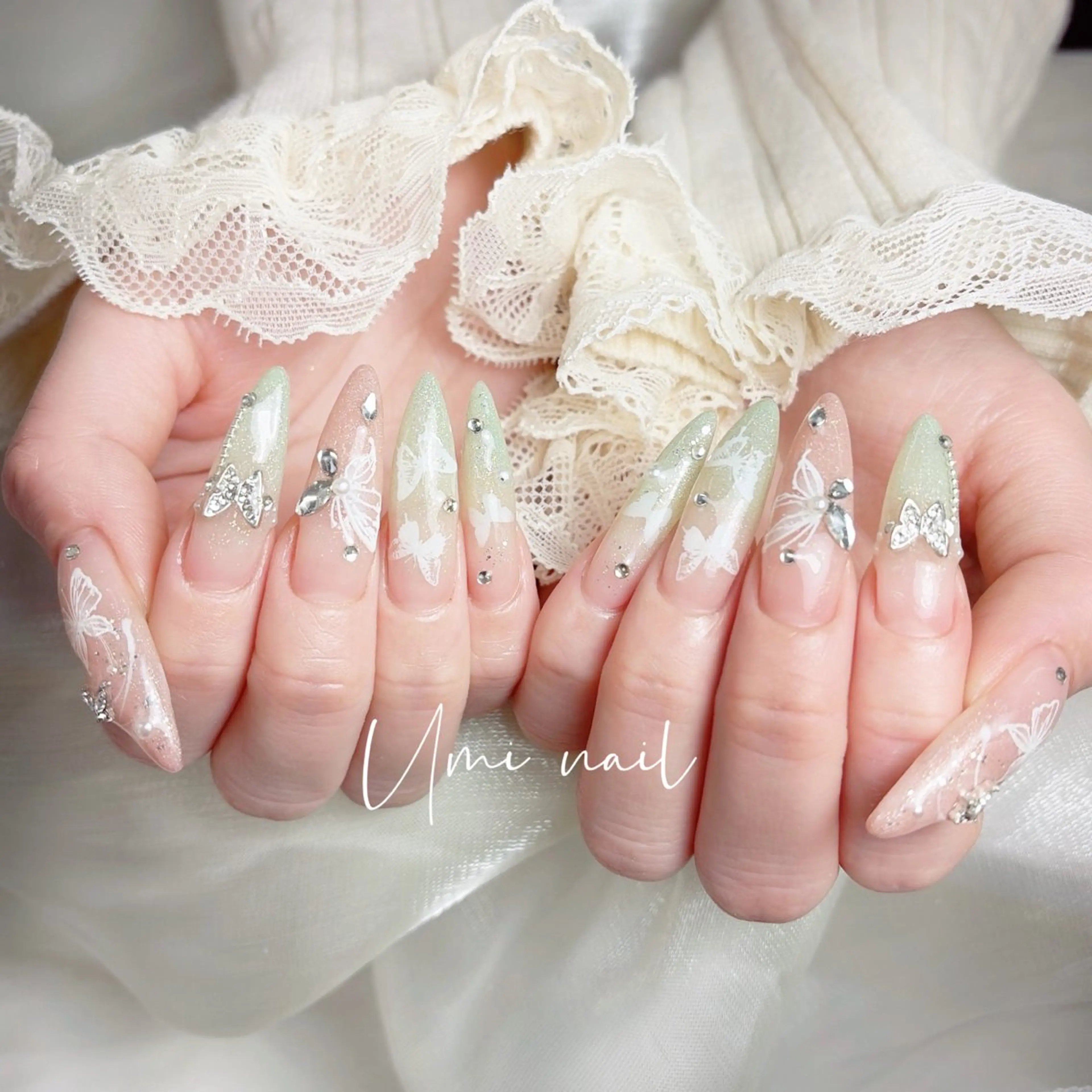 ネイル クリアネイル 成人式 長さ出し フラッシュネイル フットネイル Umi nail Salon所属・Umi.せい 🫧のネイルデザイン