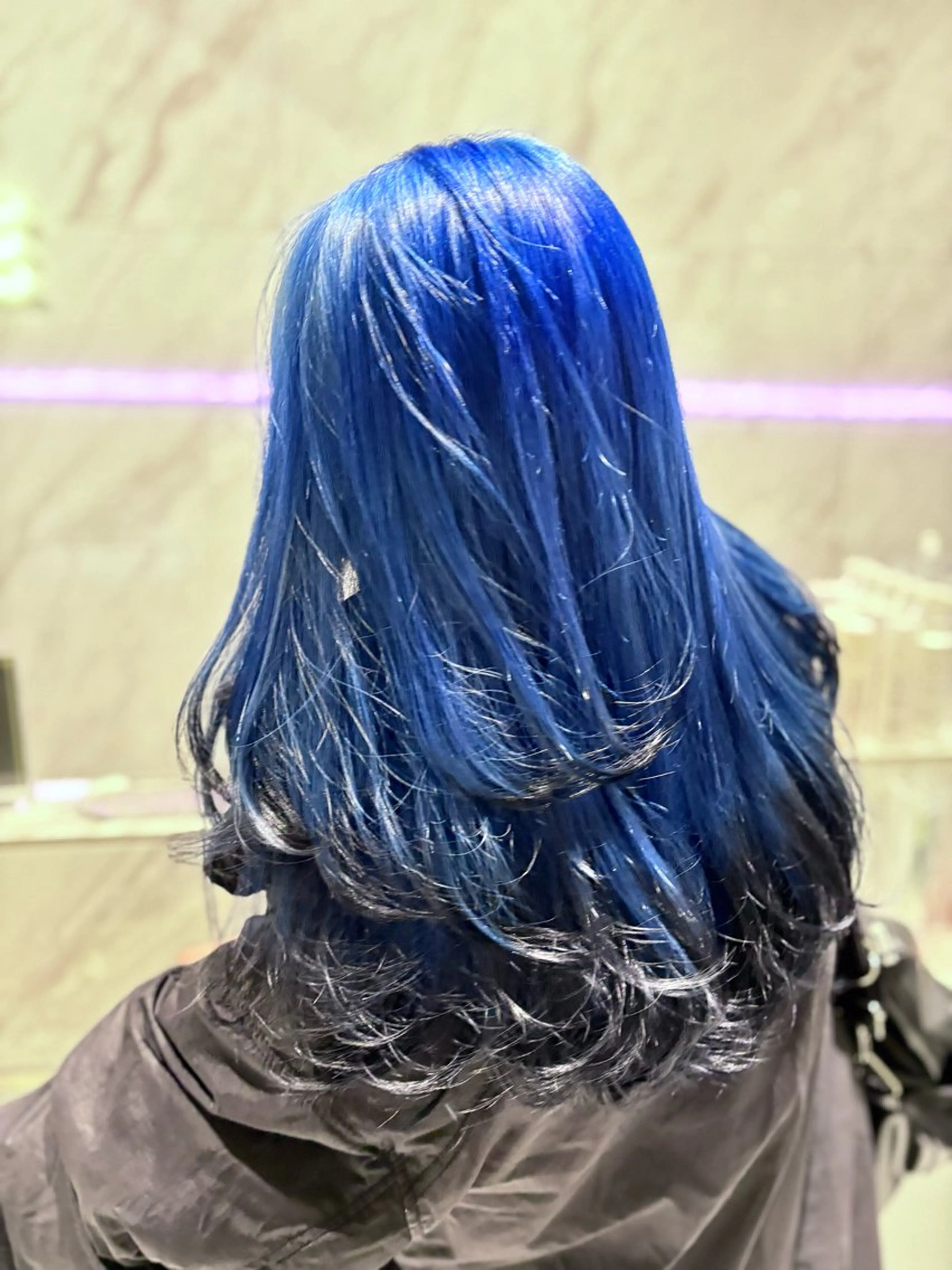 ロング カラー ブルーカラー デザインカラー カット ヘアカラー トリートメント 菜々🫧新宿 透明感ケアブリーチのヘアスタイル