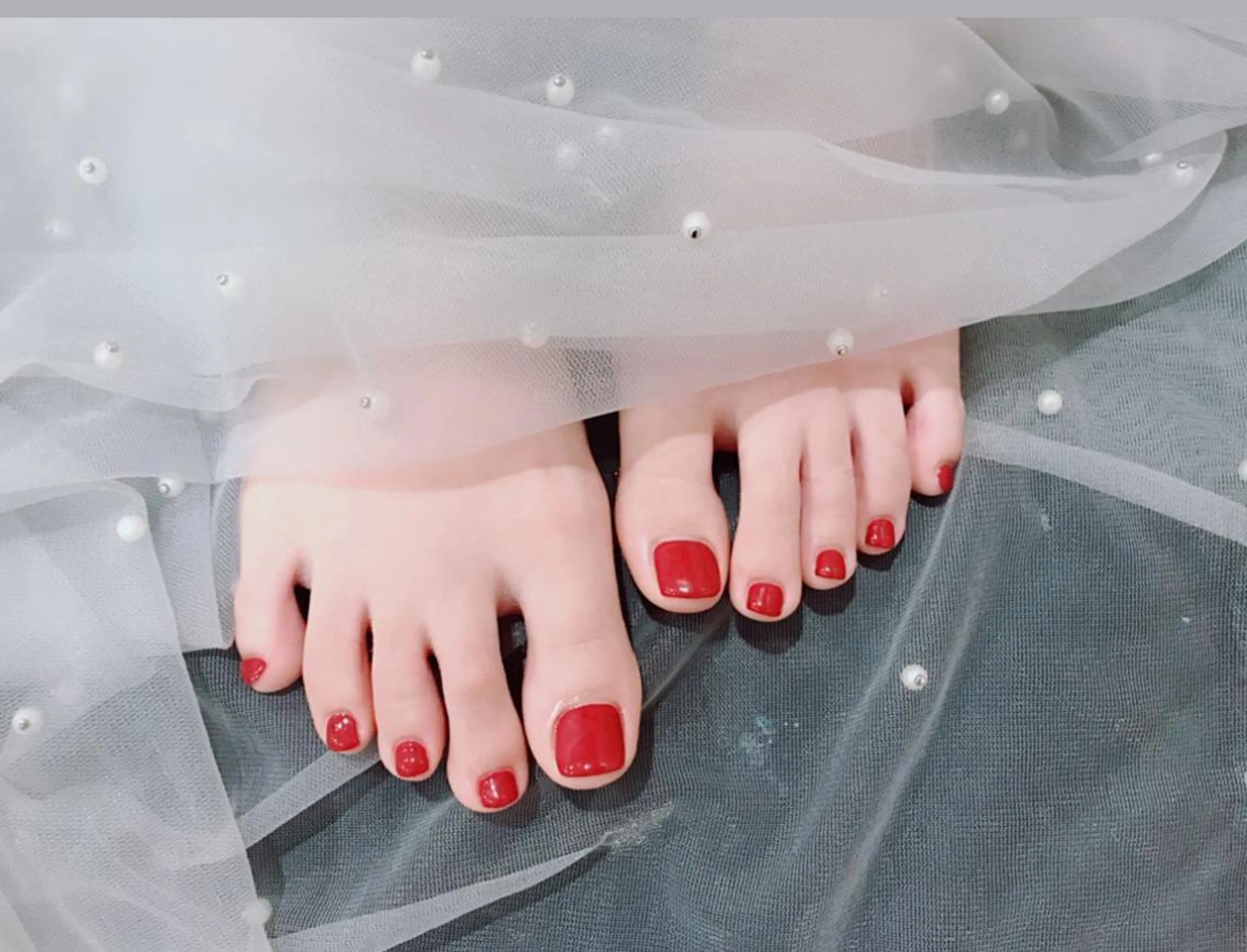 🌼【夏限定】🌼フットワンカラーorラメグラデーション(ソフトジェルオフ無料・丁寧ケア込、美白ケア、フットマスクつけ)の写真