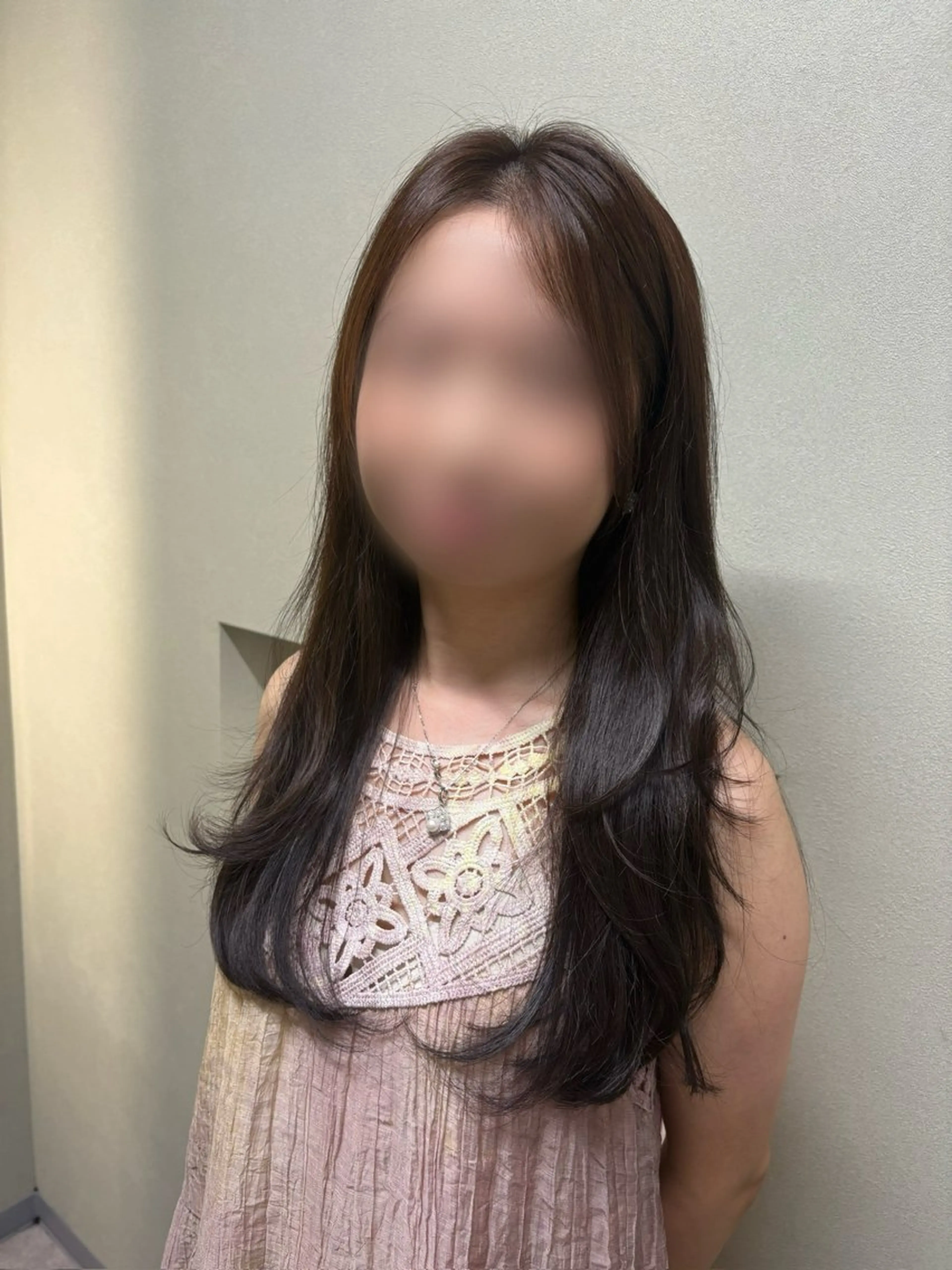 ロング 顔周りカット レイヤーカット ロング カット ヘアカラー トリートメント 髪質改善カラー&TR 縮毛矯正/弱酸性矯正のヘアスタイル