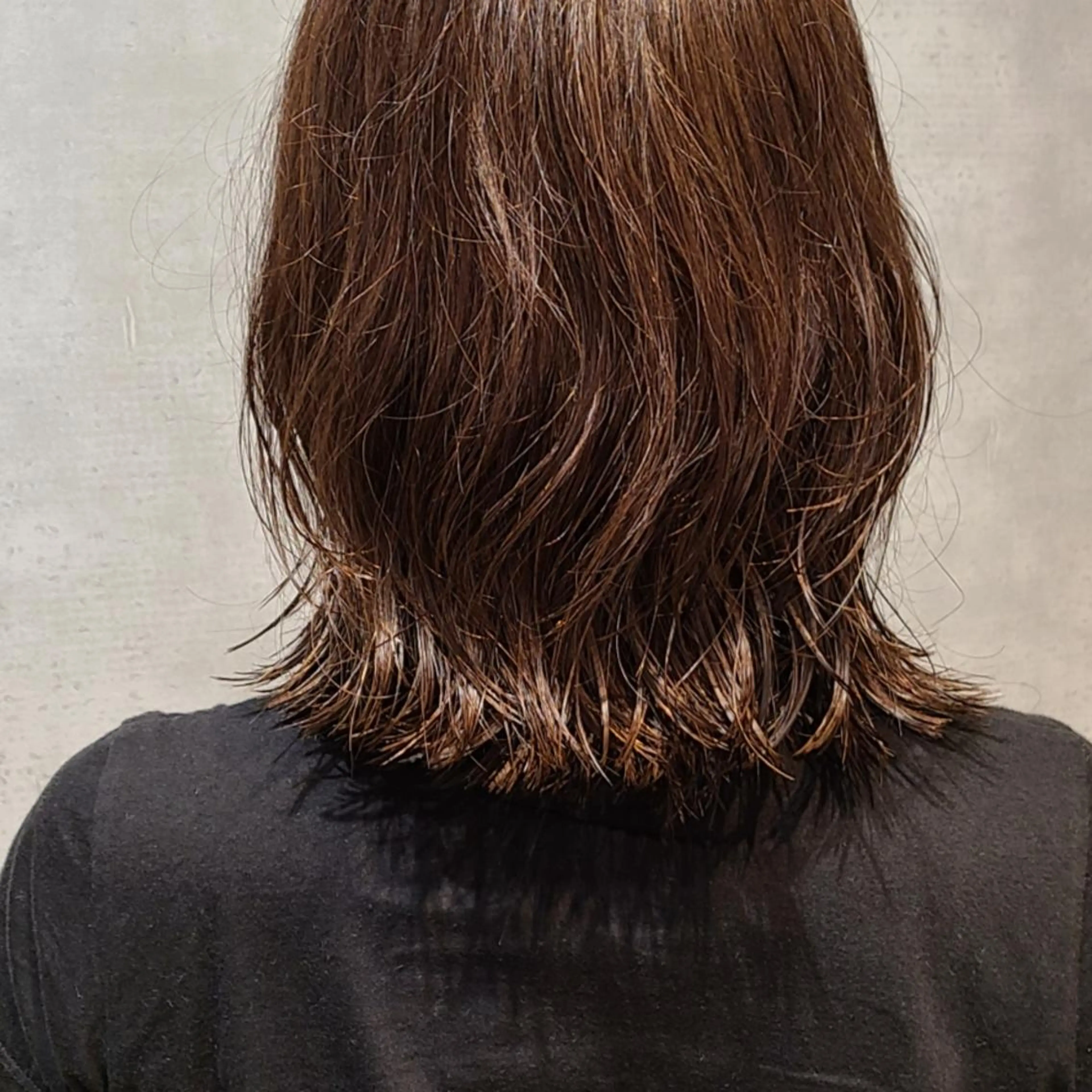 ミディアム カラー パーマ ミディアムパーマ カット パーマ トリートメント 西田 理沙のヘアスタイル