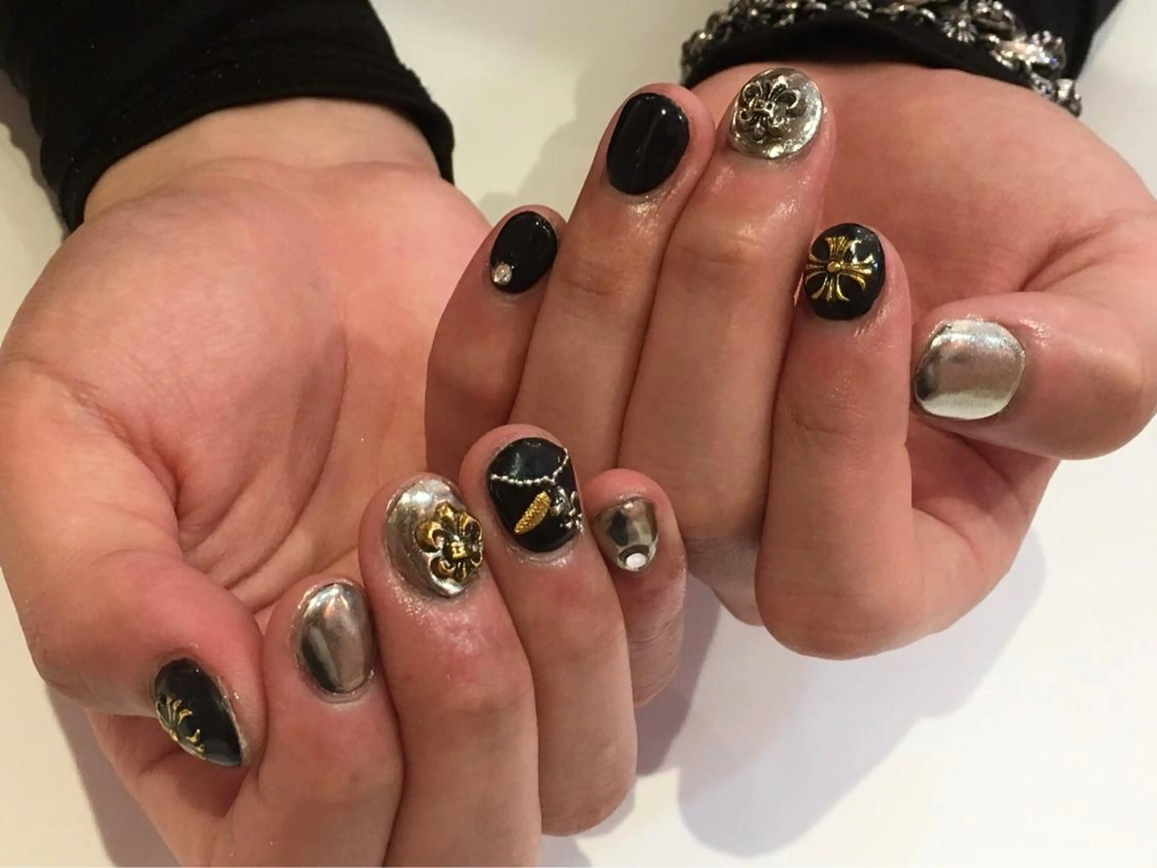 ショート メンズ ネイル ジェルネイル ラメ(グリッター) スカルプネイル 冬ネイル NAILSGOGO shibuyaのネイルデザイン