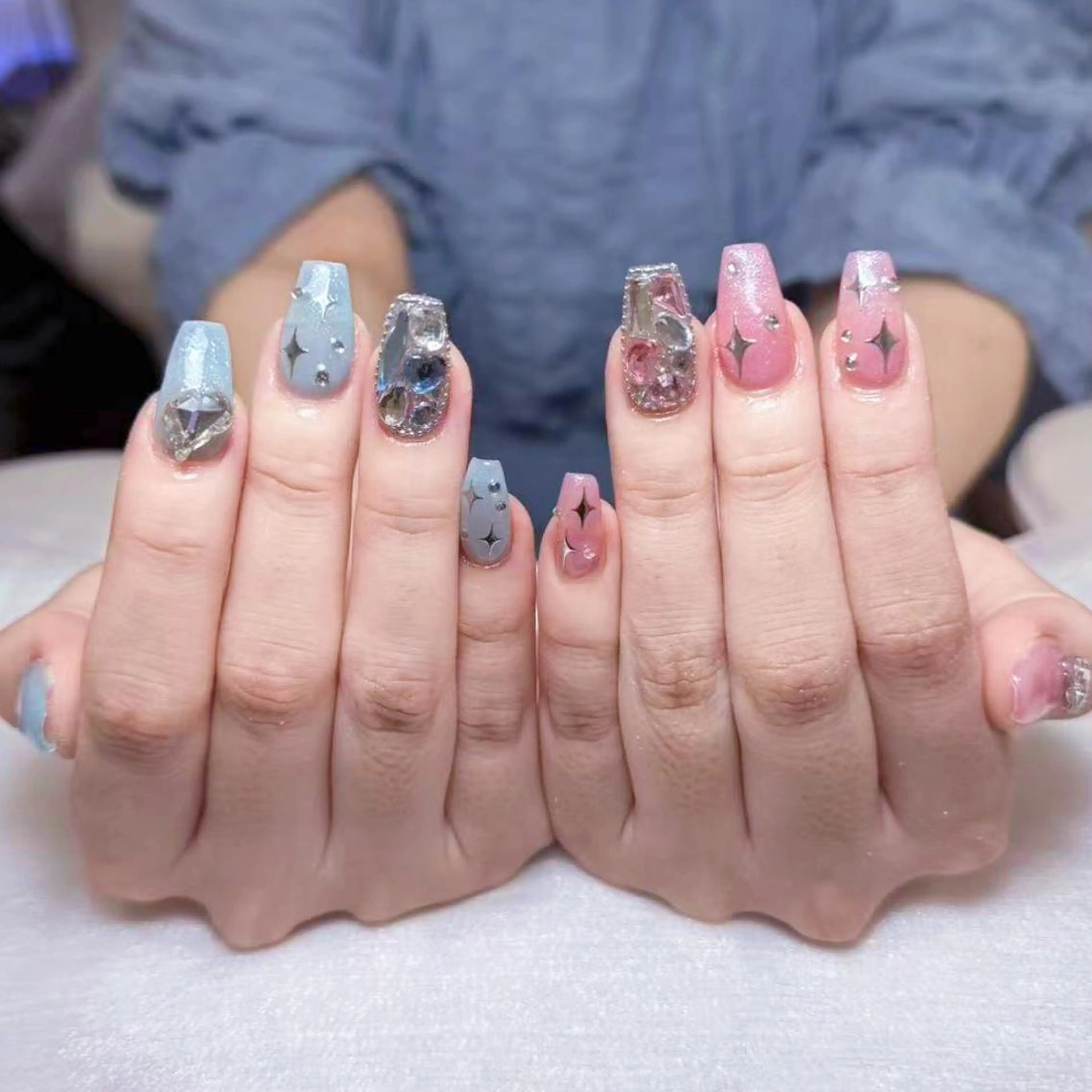 ネイル アートネイル オーロラネイル ガーリー キラキラネイル 韓国ネイル ハンドネイル DIAMOND 💅のネイルデザイン