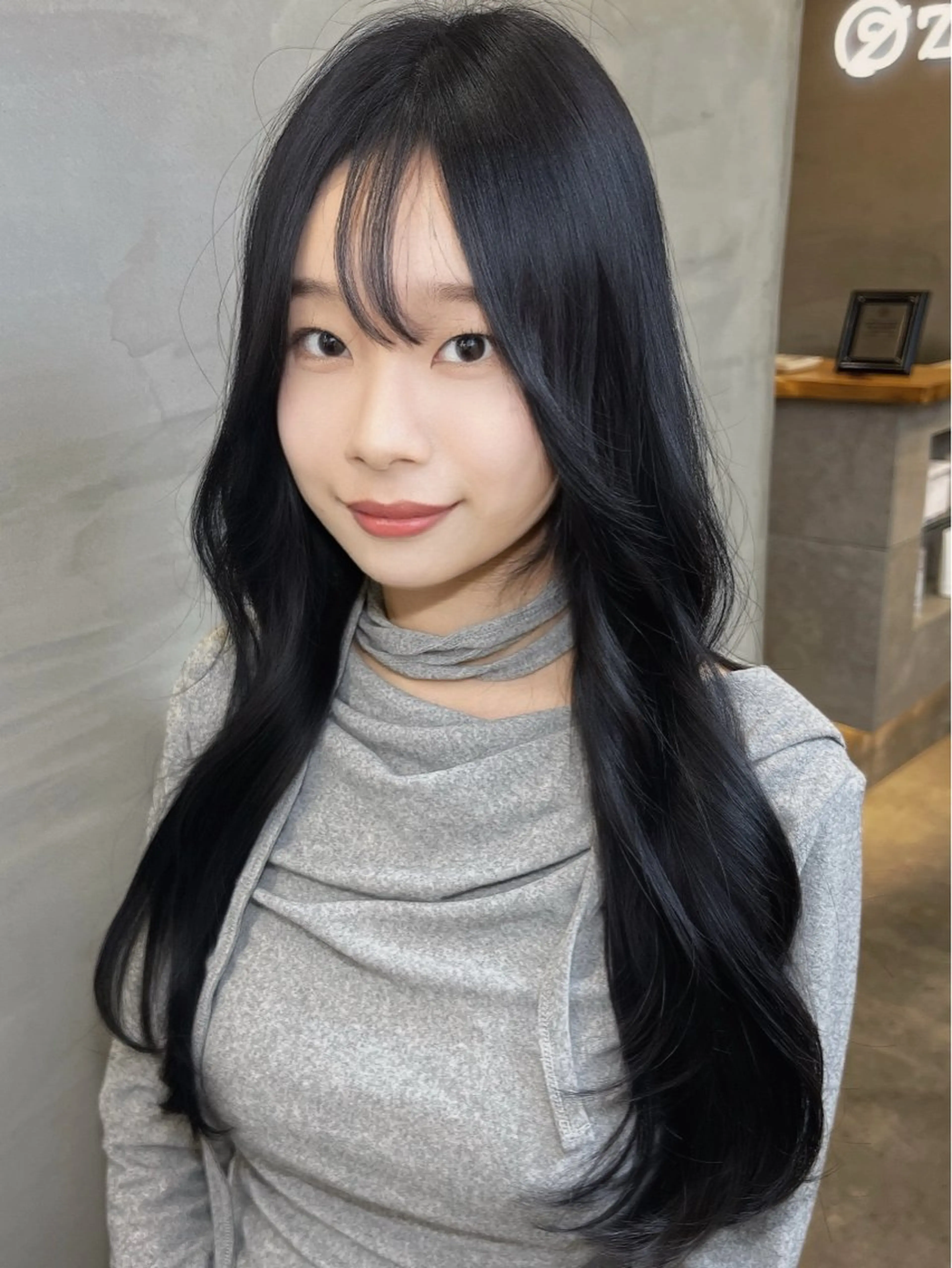 ロング カラー 黒髪 ラベンダーカラー カット ヘアカラー トリートメント 艶髪/艶カラー/韓国 髪質改善/縮毛矯正のヘアスタイル