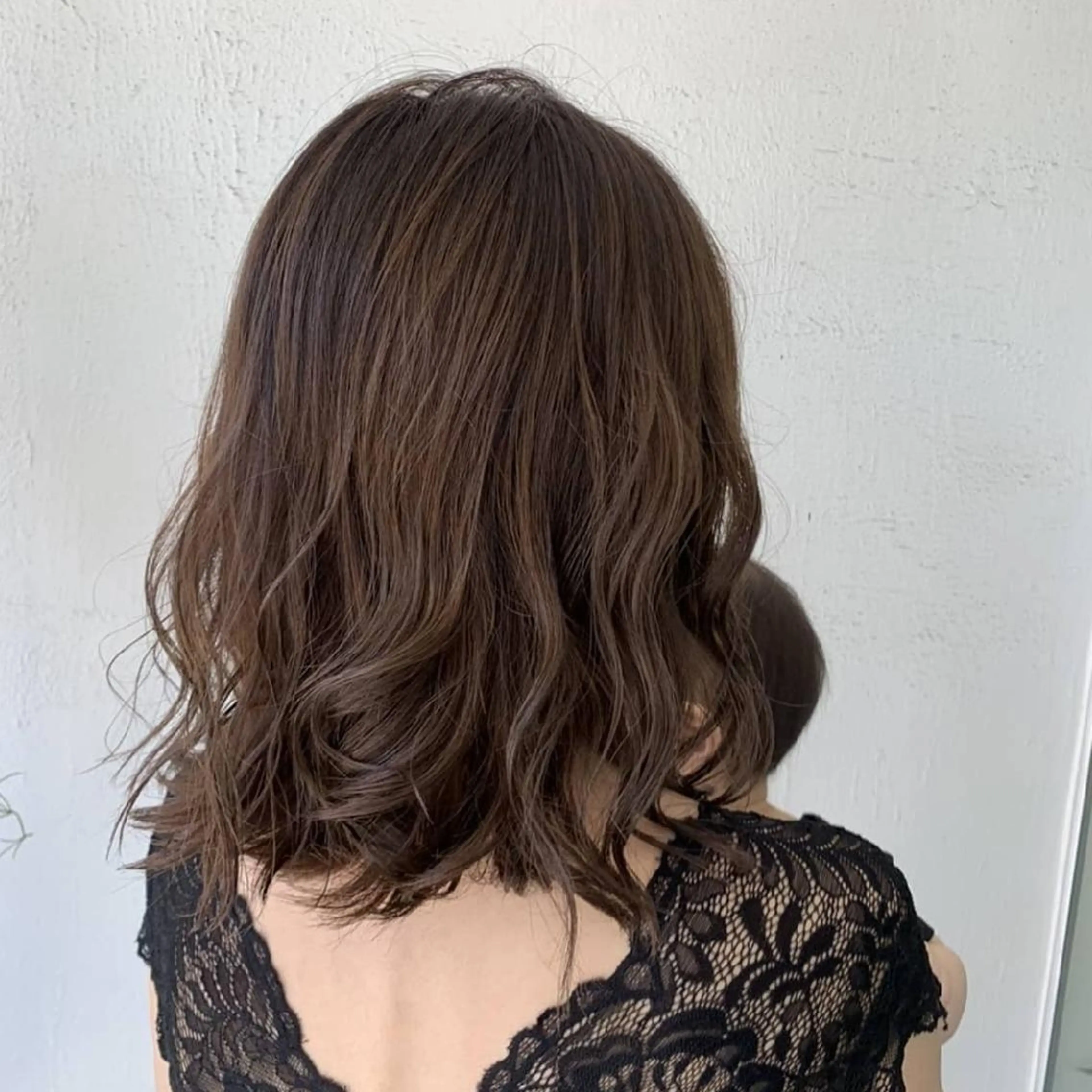 カラー アッシュ アッシュグレー アッシュグレージュ グラデーションカラー グレージュ 浜田りほ Luxbe 博多バスターミナルのヘアスタイル