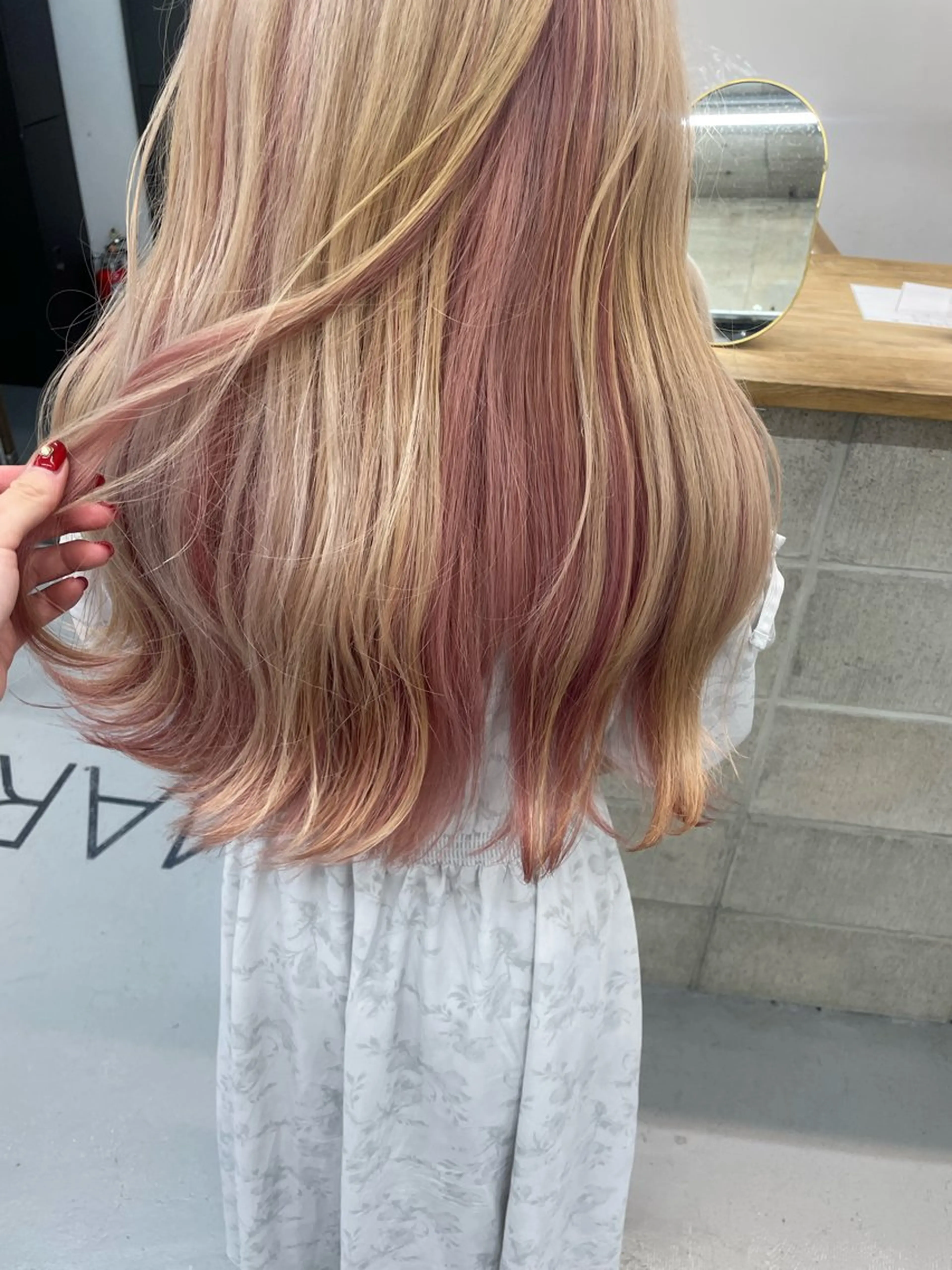 ロング カラー ヘアカラー カットモデル/ ハイトーン/ゆうあのヘアスタイル