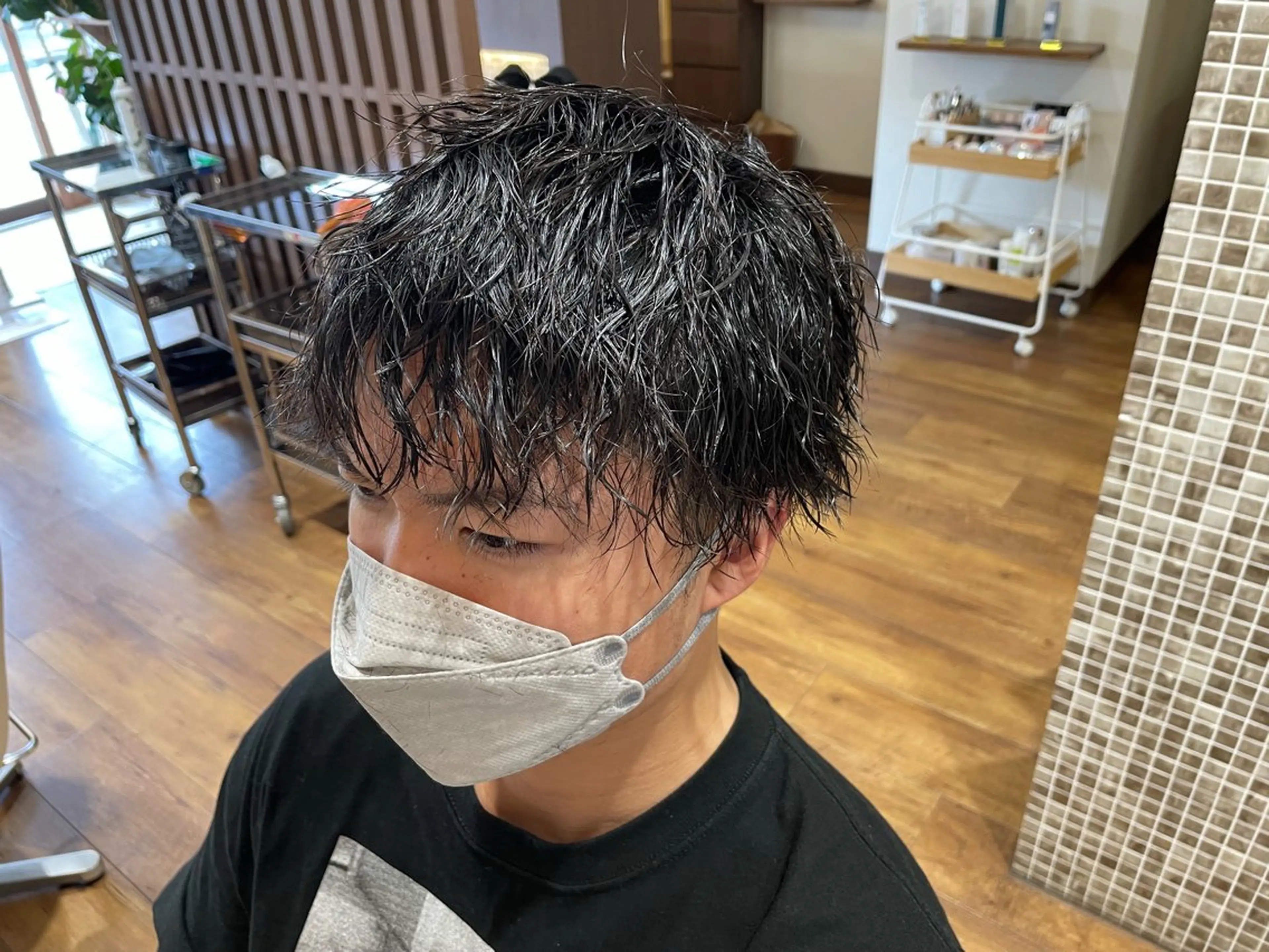 ショート パーマ メンズ メンズパーマ ツイストスパイラルパーマ スパイラルパーマ 絹村 健人のヘアスタイル