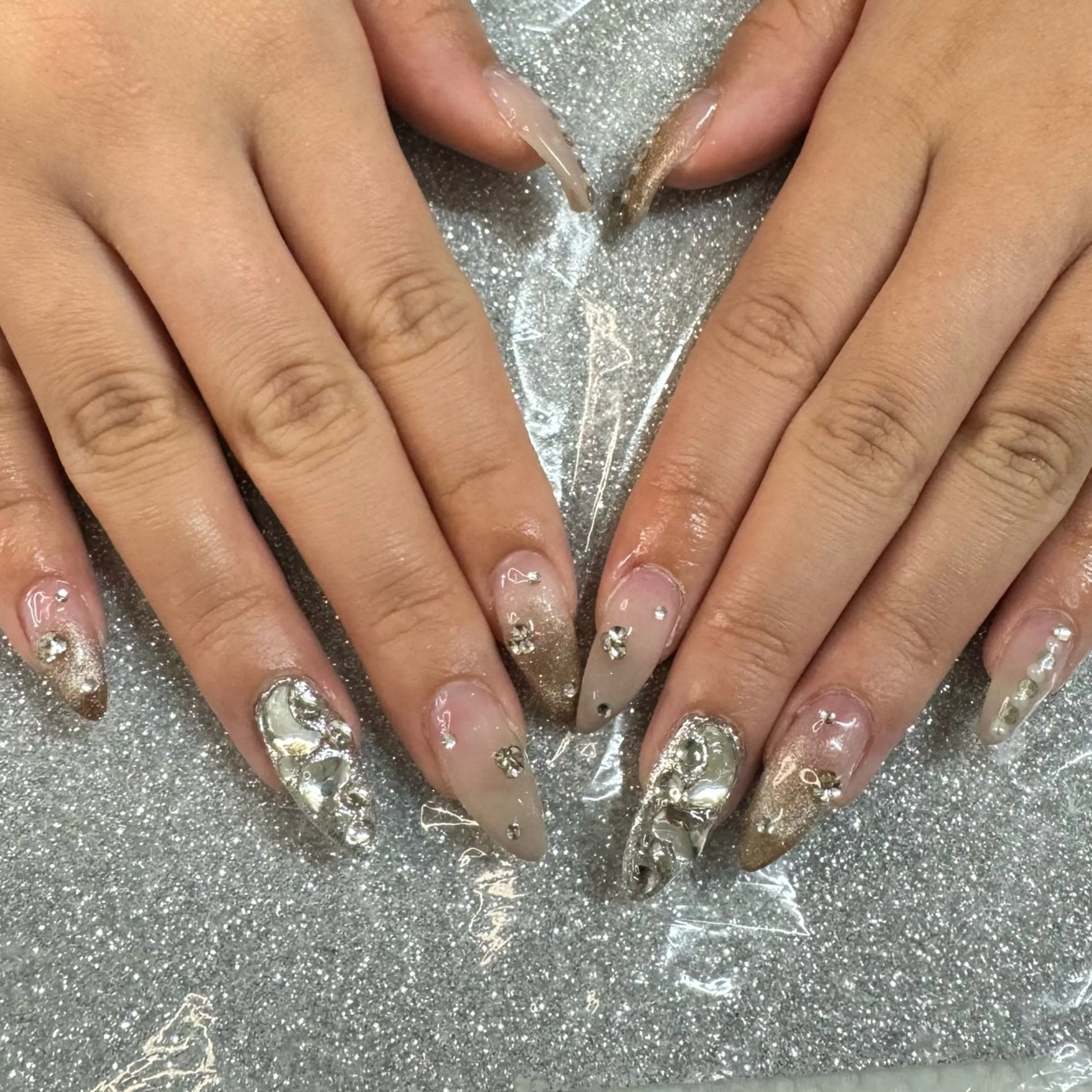 ネイル ハンドネイル VIERU 🌈🎀💖のネイルデザイン