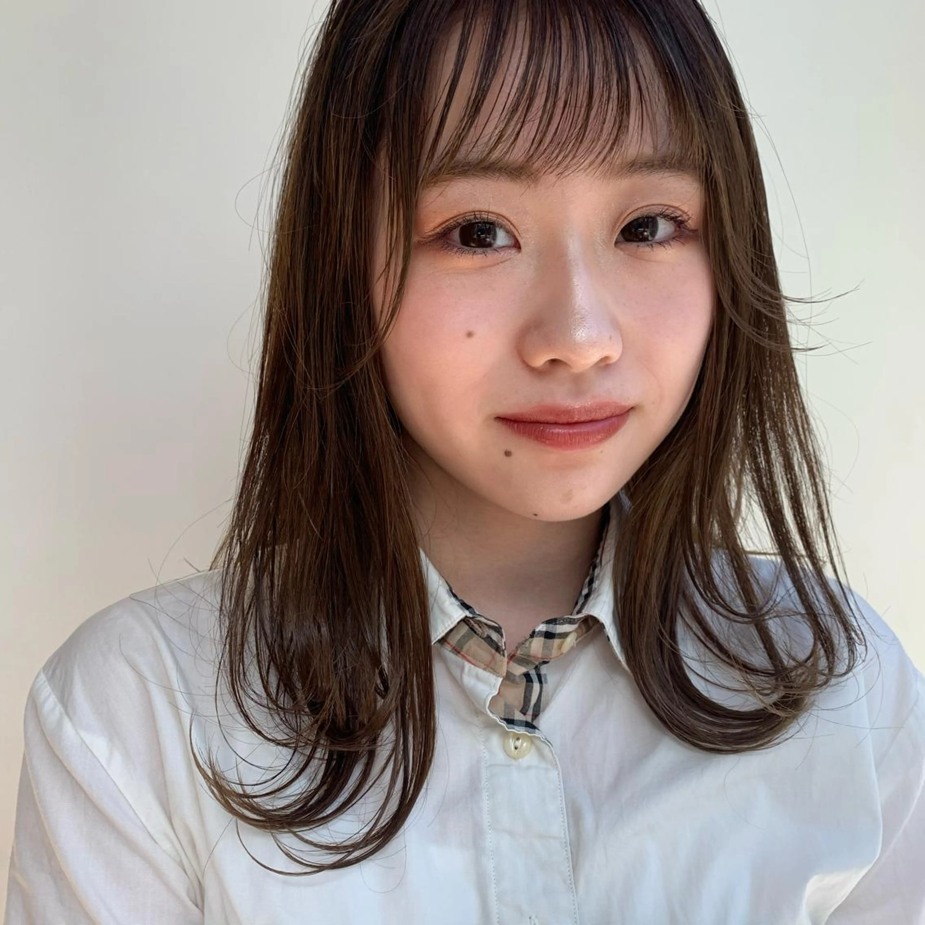 ミディアム 天使の羽バング・フェザーバング レイヤーカット シースルーバング 外ハネヘア 顔周りカット/アレン ジ/カラー小野寺紗良のヘアスタイル