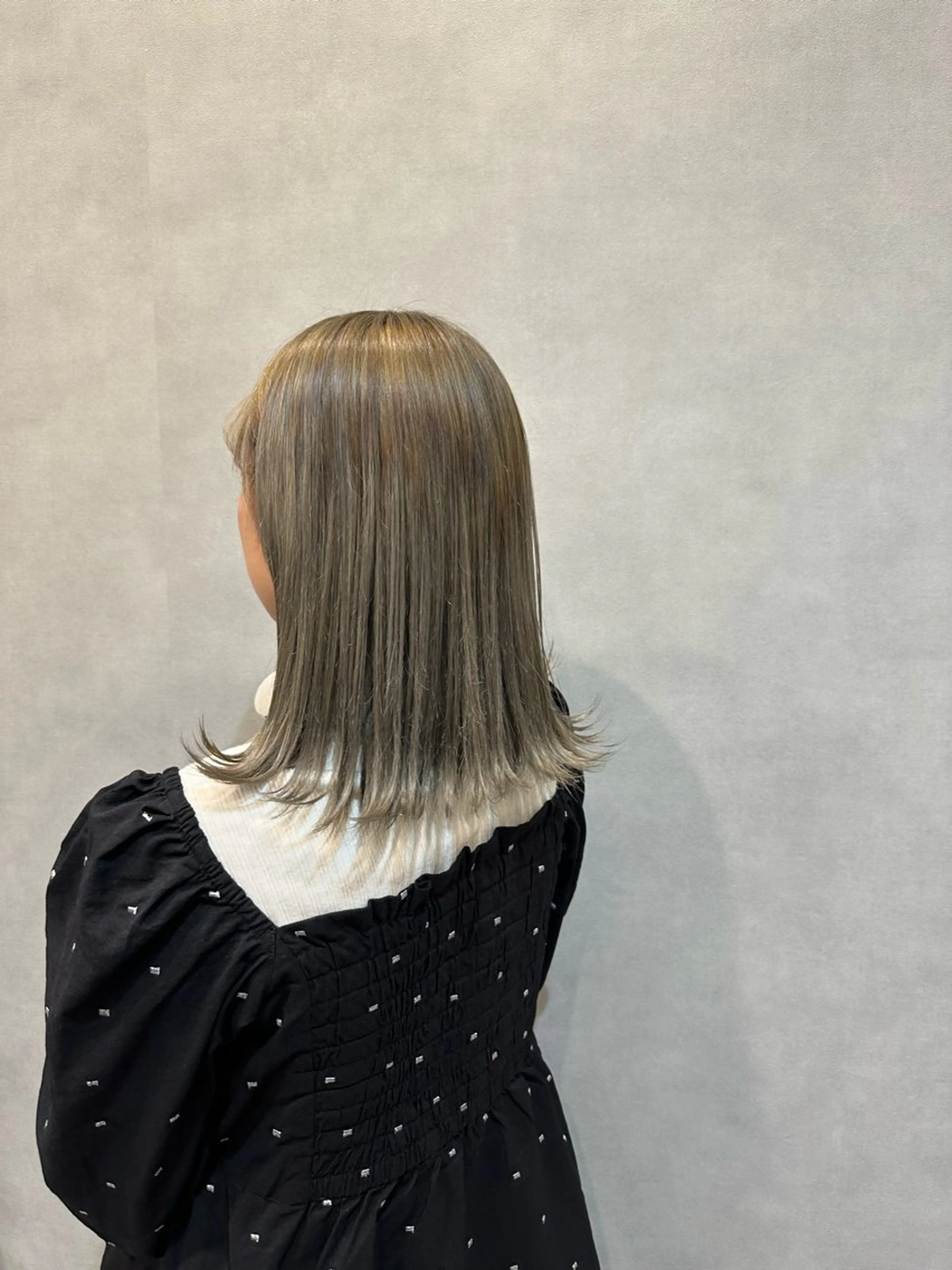 ミディアム カラー グレージュ waku所属・juna🌺/海外 ヘア/ハイトーンのヘアスタイル