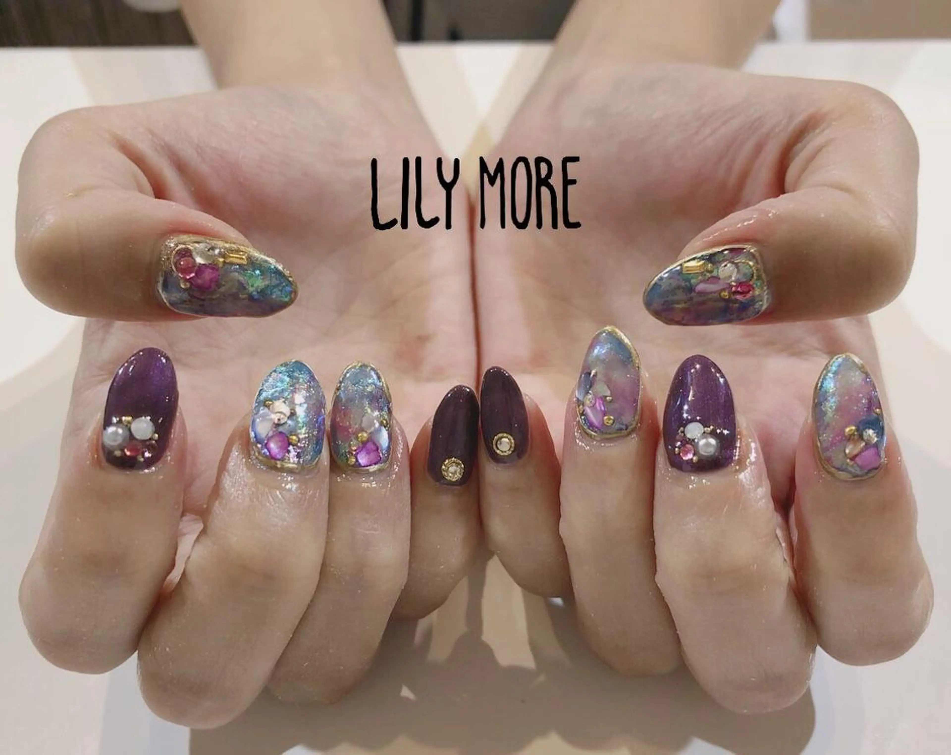 ネイル オーロラネイル Lily closetのネイルデザイン