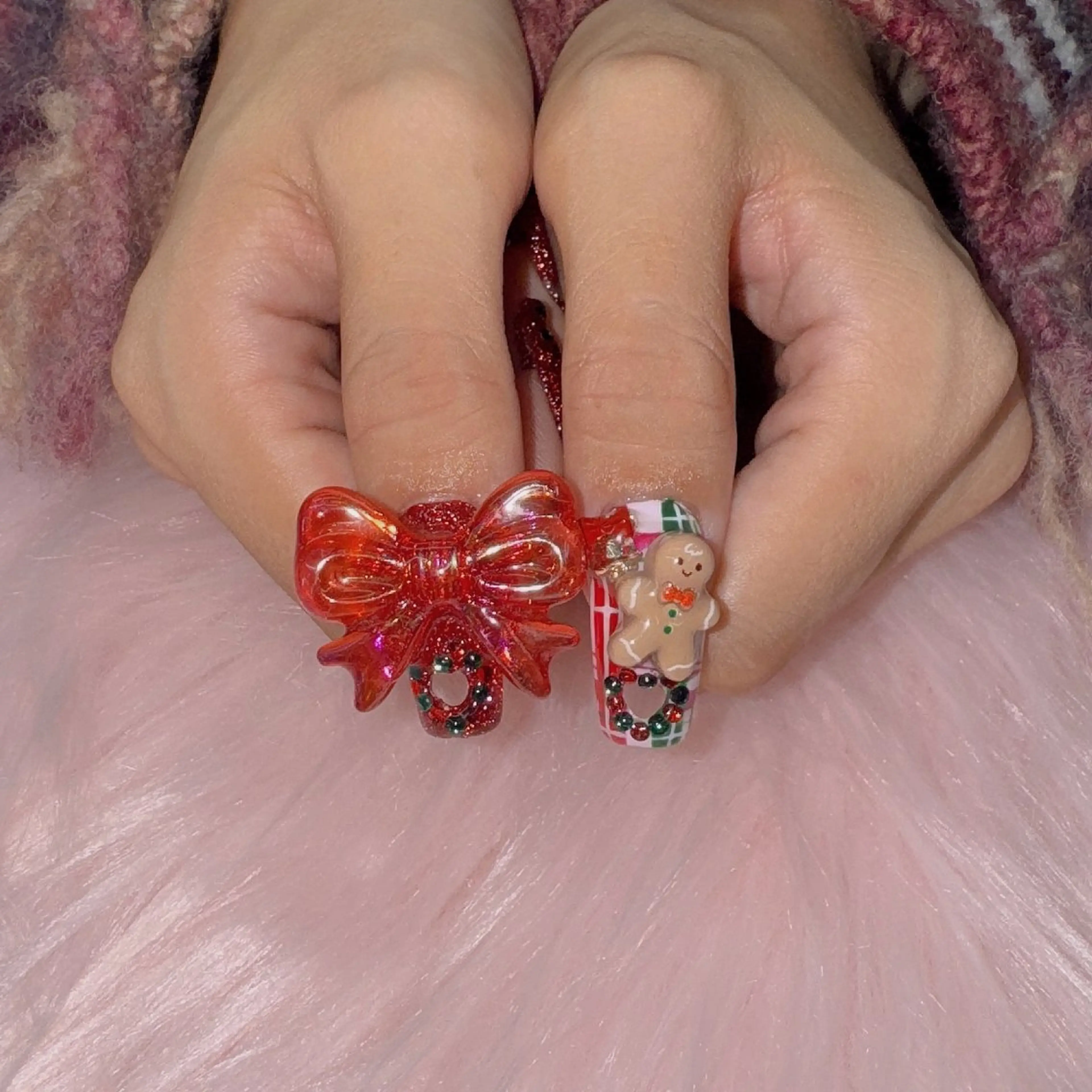 ネイル 長さ出し ハート ネイルチップ 冬ネイル クリスマス ハンドネイル RIEKO🍒 ワンホン♡推しネイルのネイルデザイン