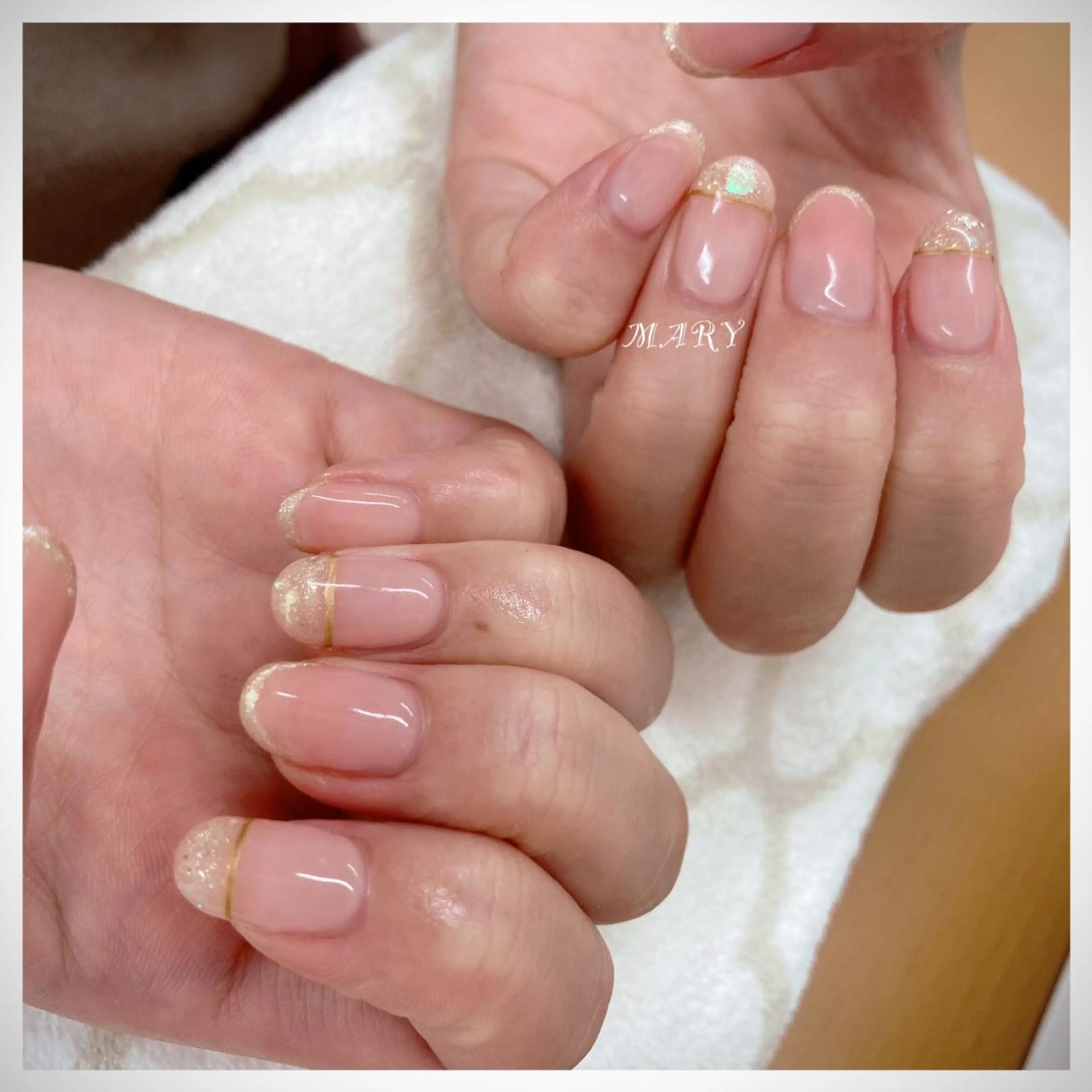 ネイル ゴールド ニュアンスネイル オフィスネイル ワンカラーネイル ピンク ハンドネイル Mary nail所属・Mary nail .narumiのネイルデザイン
