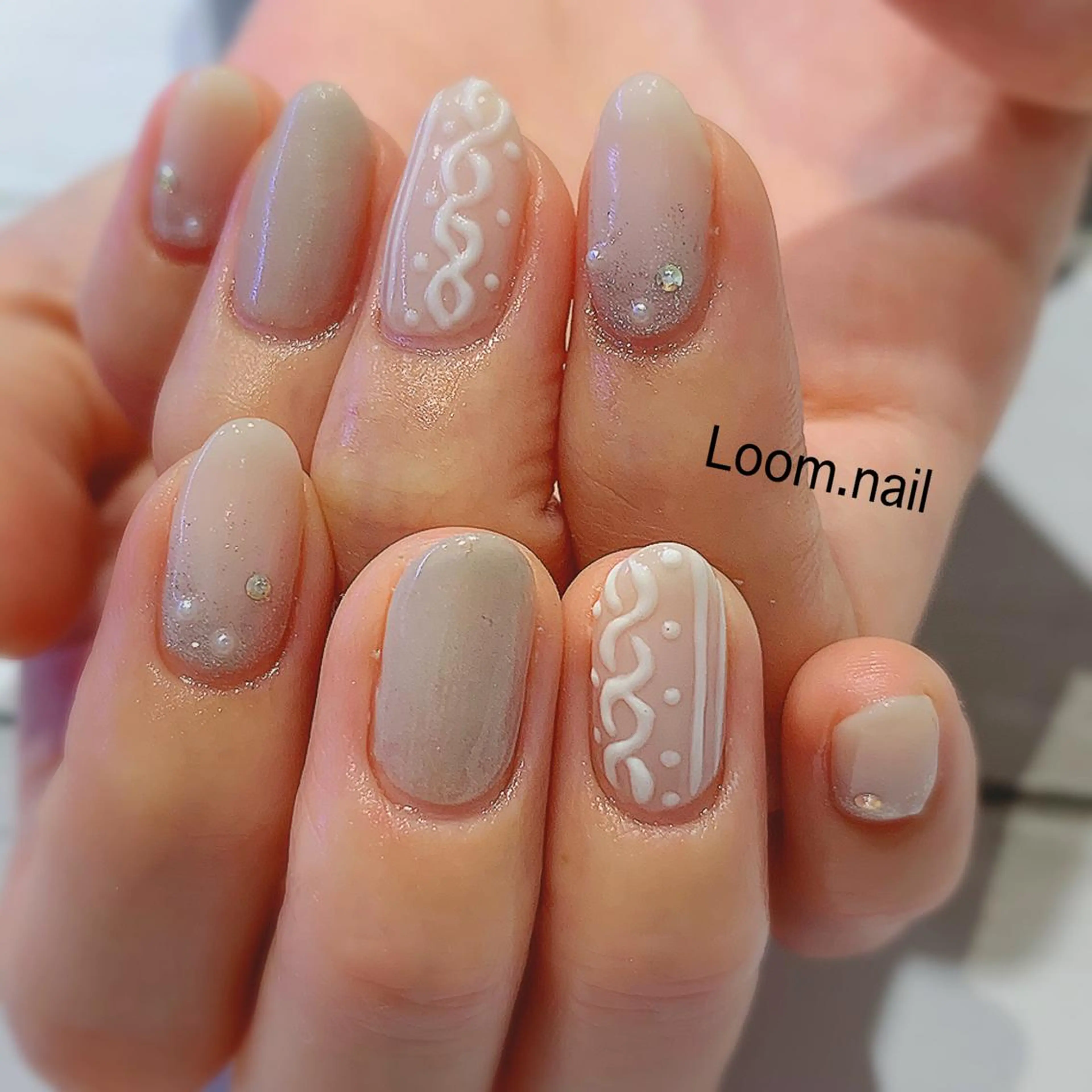 ネイル ホワイト 冬ネイル Loom所属・hrd manamiのネイルデザイン