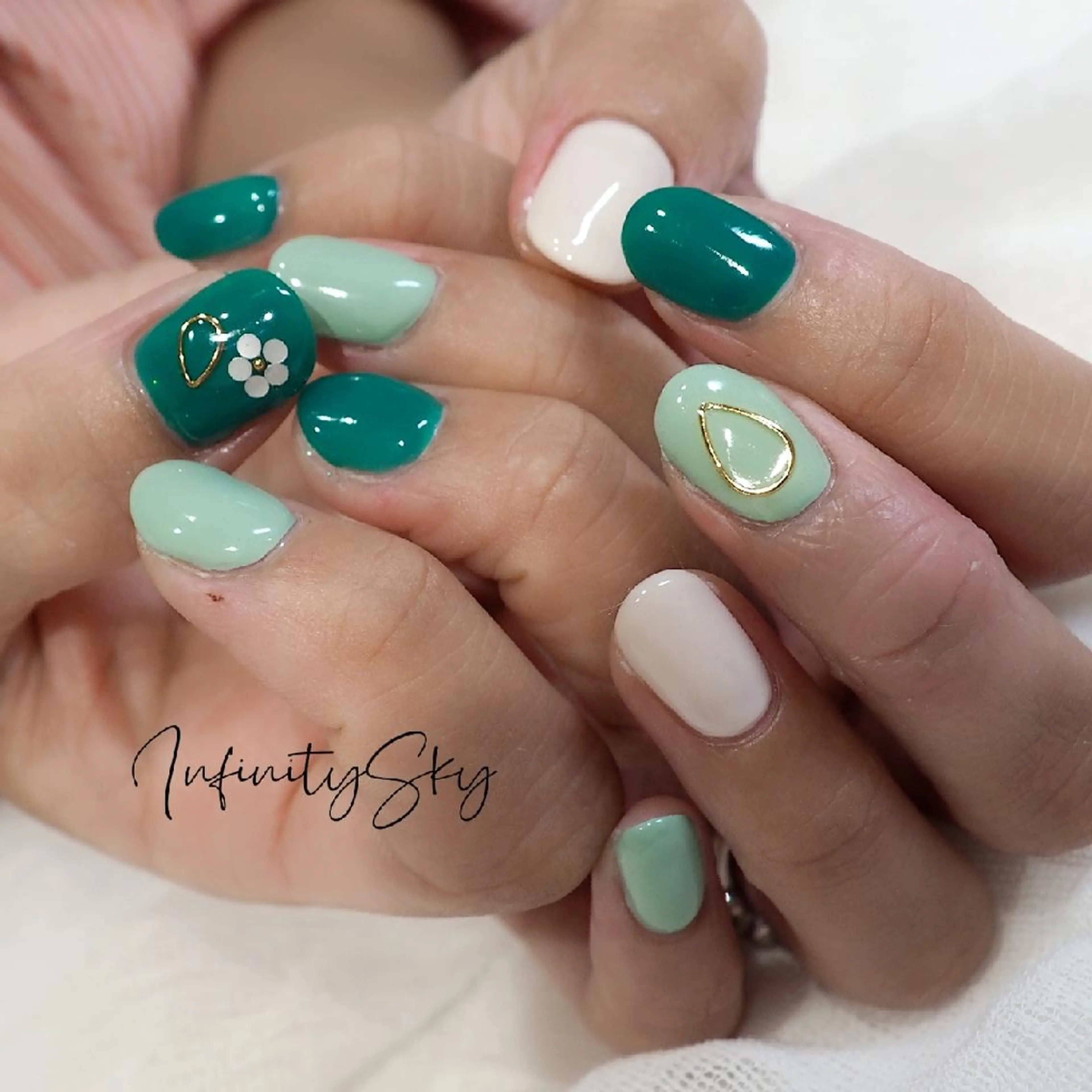 ネイル グリーン ハンドネイル infinity skyのネイルデザイン