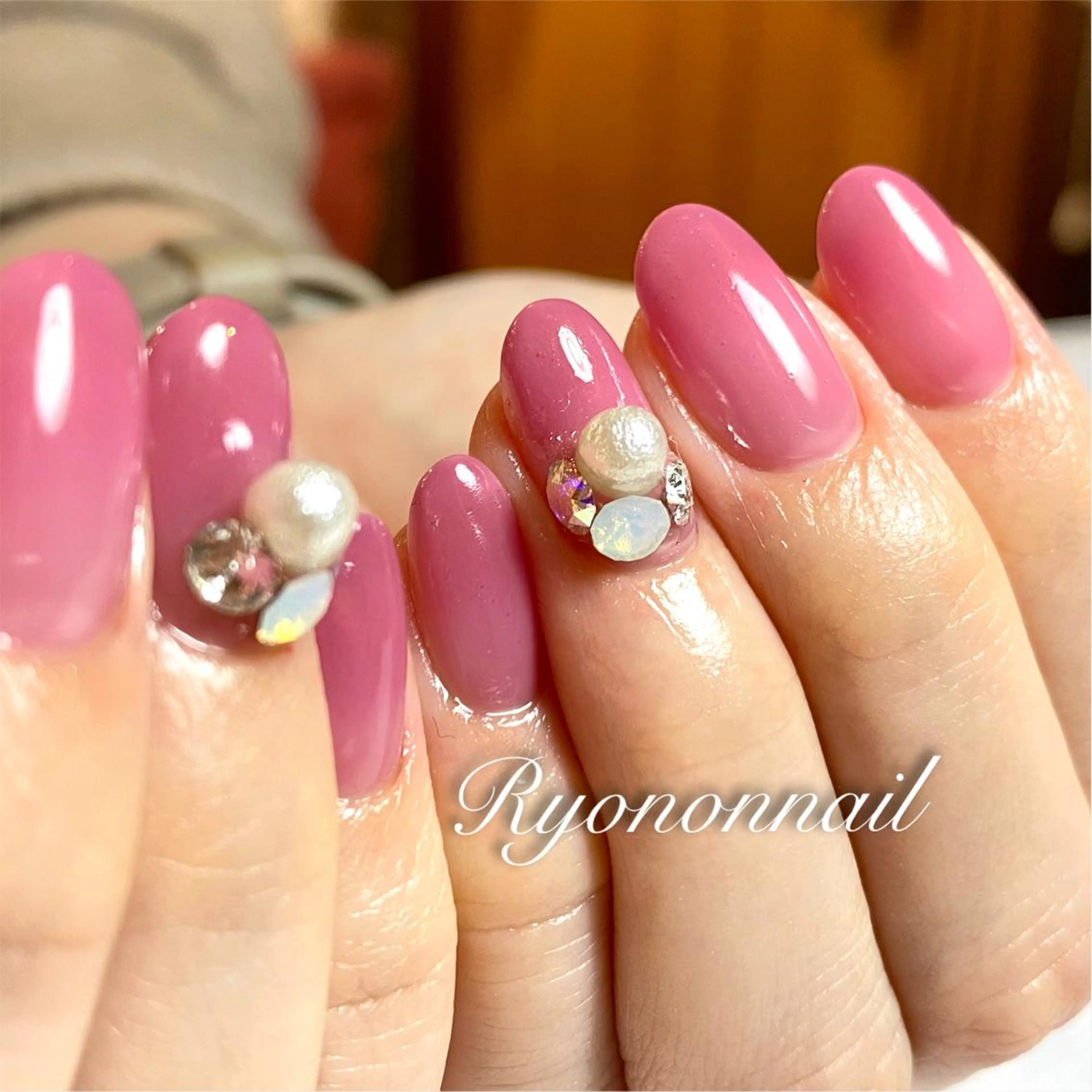 ネイル ストーンネイル Ryononnail(リョノンネイル)所属・Ryononnail 上谷典子のネイルデザイン