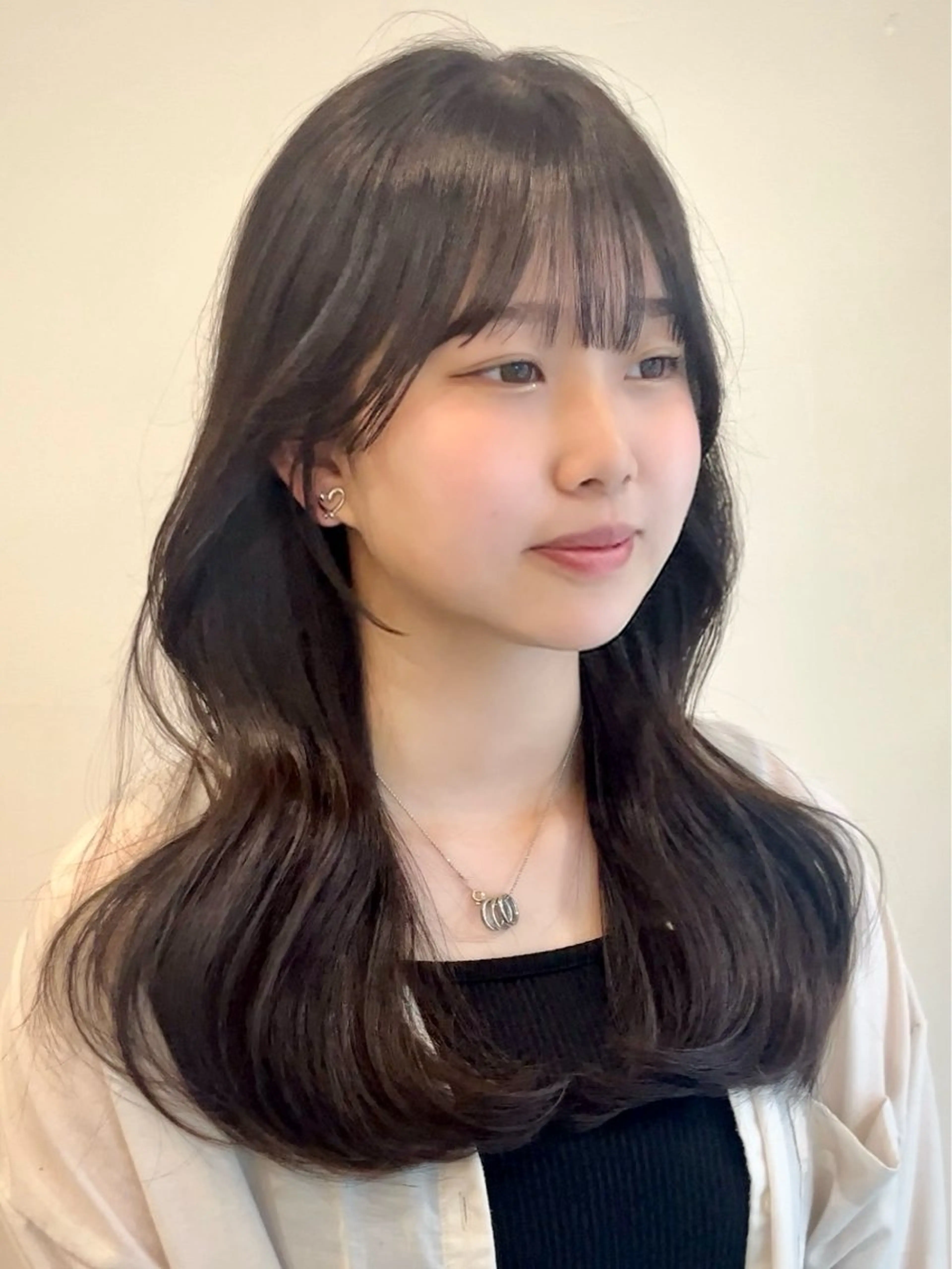 ロング カラー ベージュカラー ブリーチ ダブルカラー グレージュ ハイトーンカラー カット ヘアカラー i.Ehime所属・VIEW EHIME 齋藤  あつきのヘアスタイル