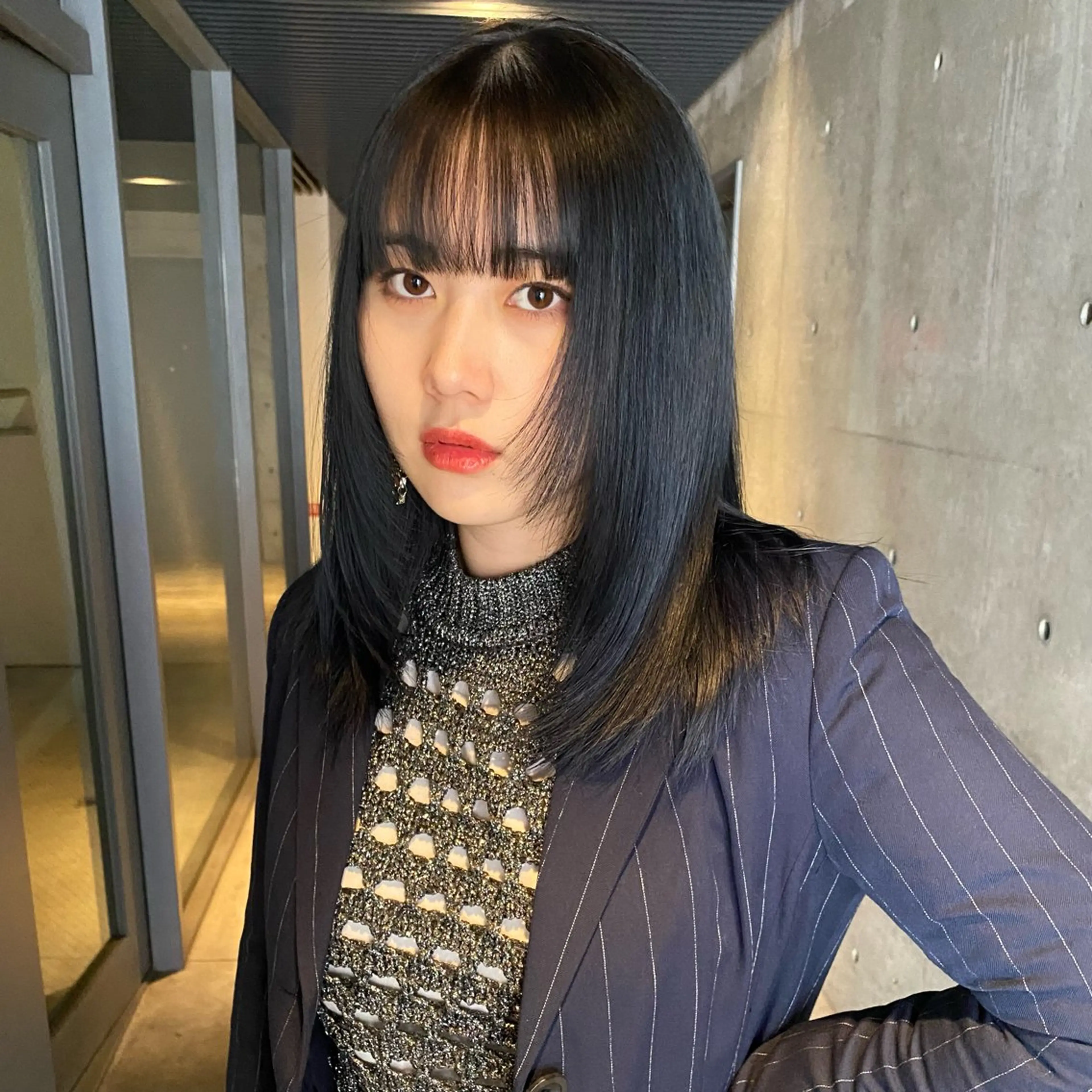 セミロング カラー ブルーカラー ネイビーカラー ダウンパーマ 【sity.ザイク】のヘアスタイル