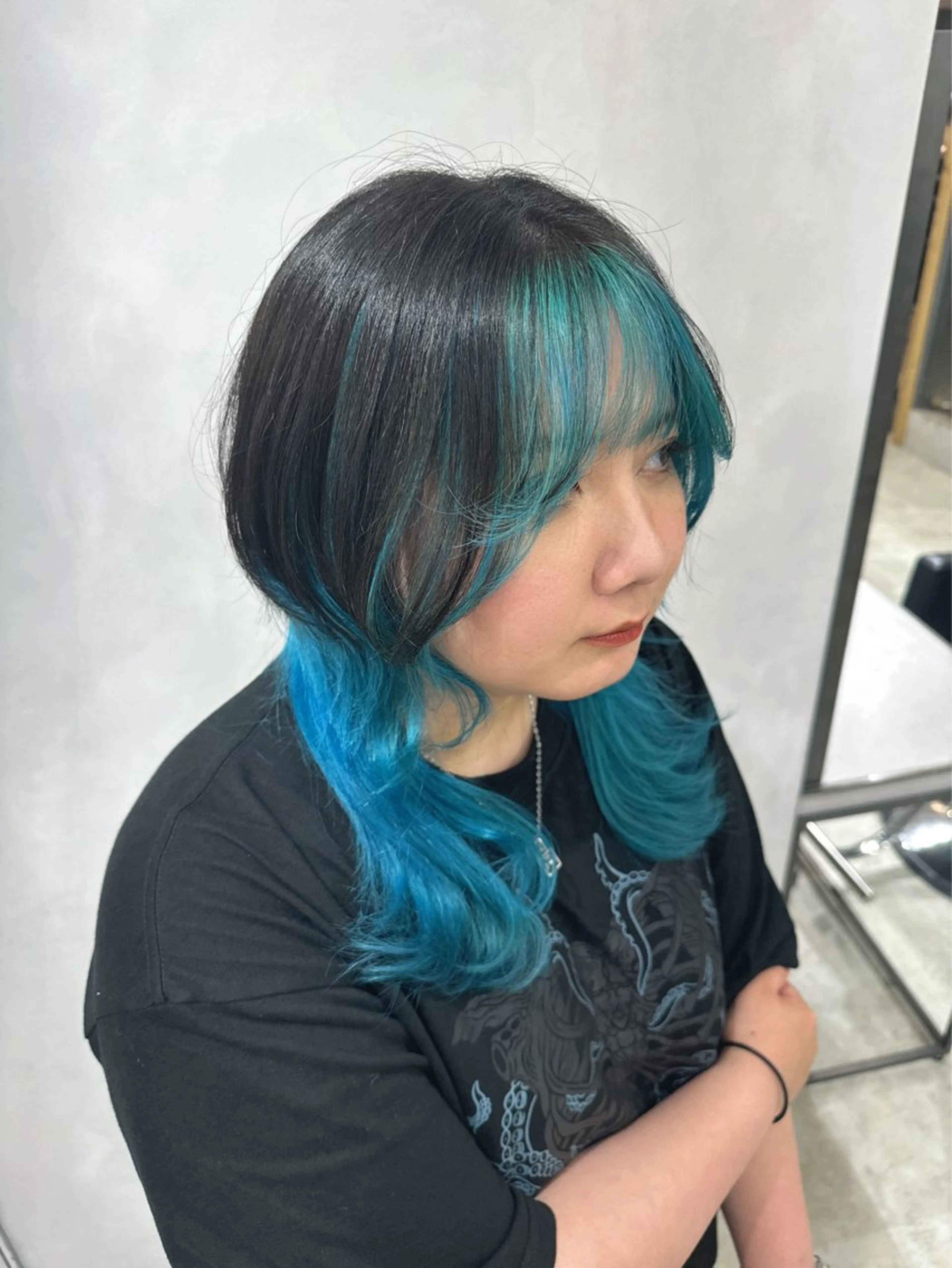 セミロング カラー アクアカラー ブルーカラー ウルフカット カット ヘアカラー トリートメント 透明感カラー✨艶髪 制作🌱山根あゆみのヘアスタイル