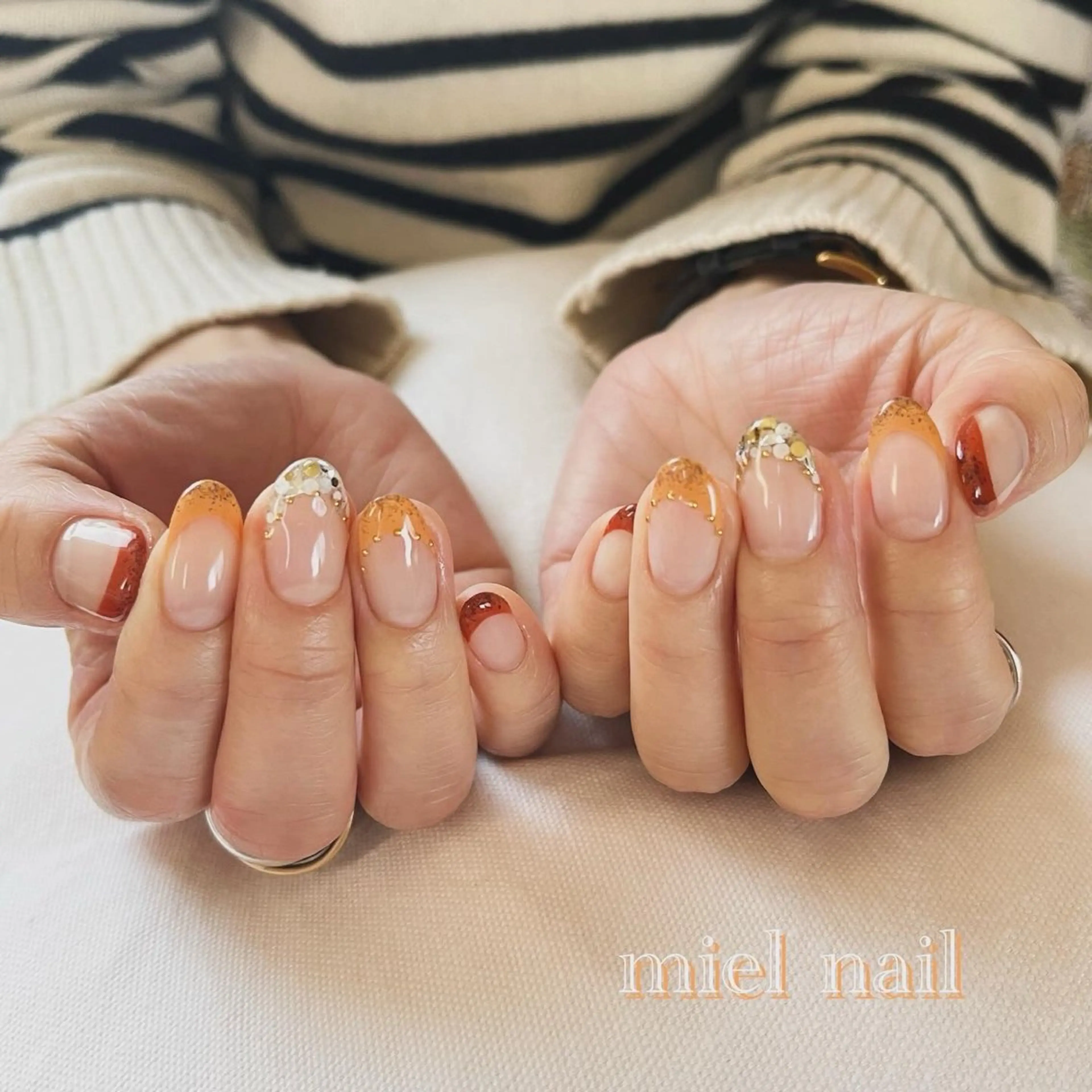 ネイル フレンチネイル ホログラムネイル 冬ネイル 黄色 ハンドネイル miel nailのネイルデザイン