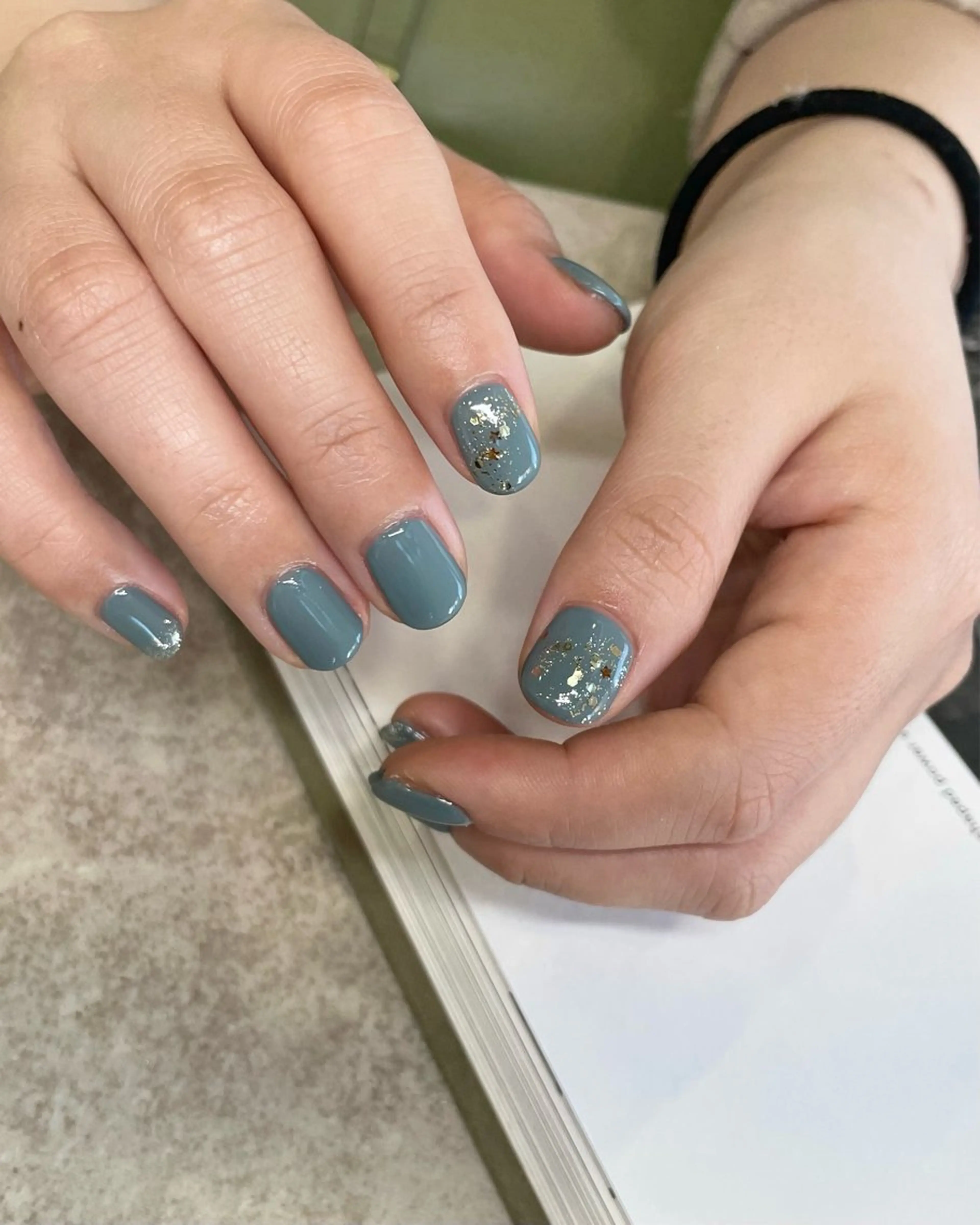 ネイル ホログラムネイル ラメ(グリッター) ハンドネイル amity personal nail salon所属・nailsalon amity🌿池田のネイルデザイン