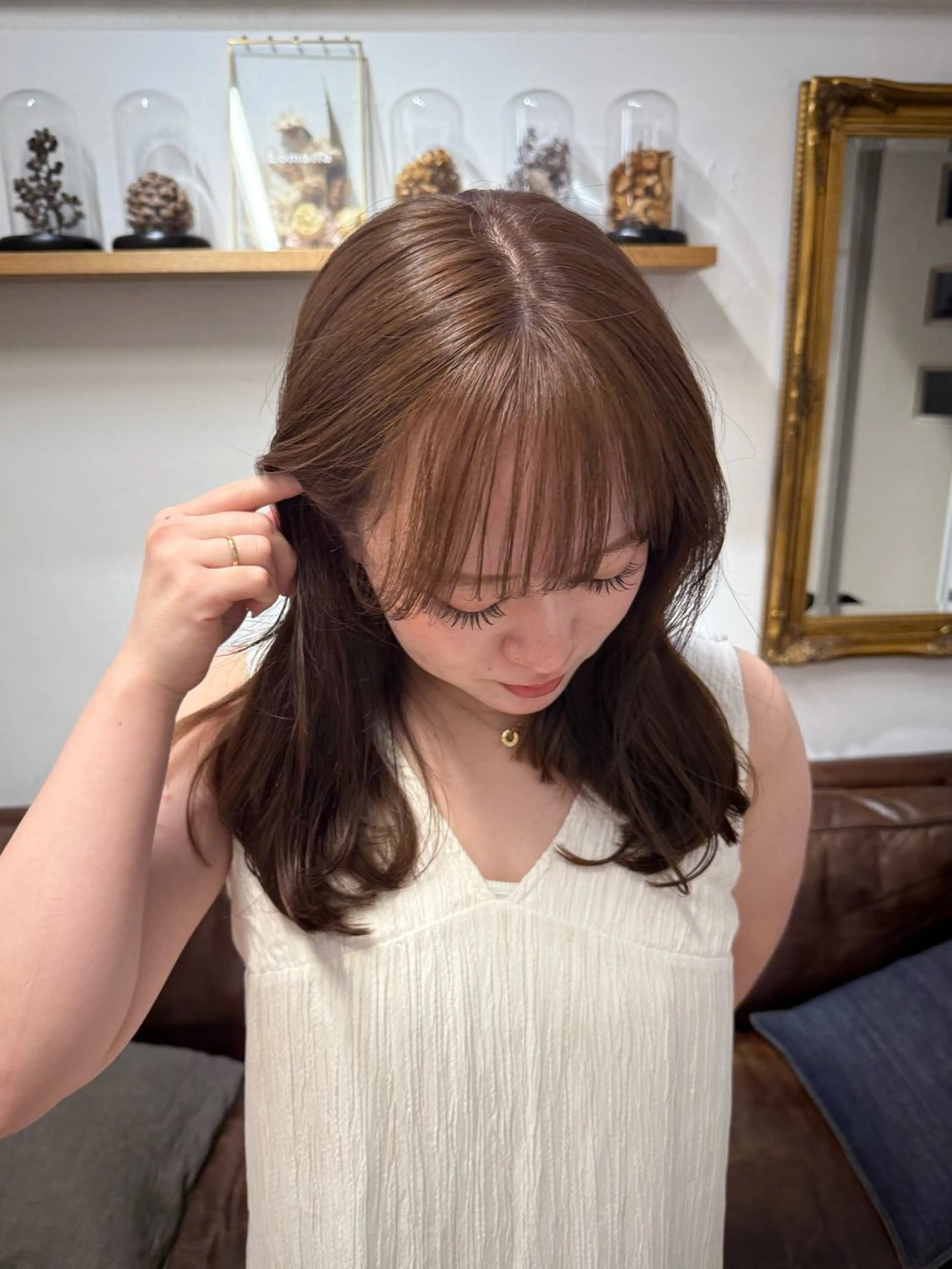 セミロング カラー ミルクティー× グレージュMOMOのヘアスタイル