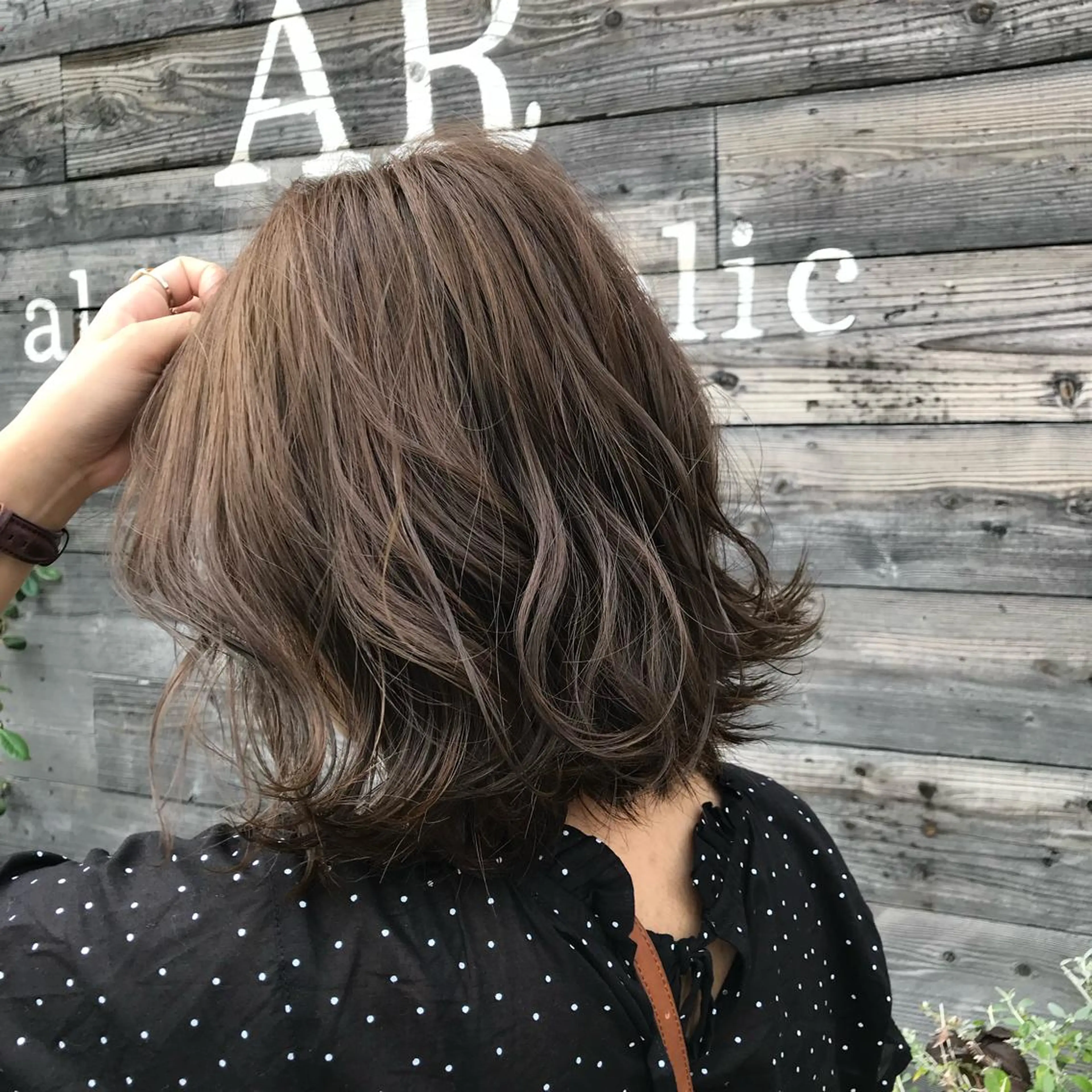 ミディアム カラー アッシュ 佐伯 真奈のヘアスタイル