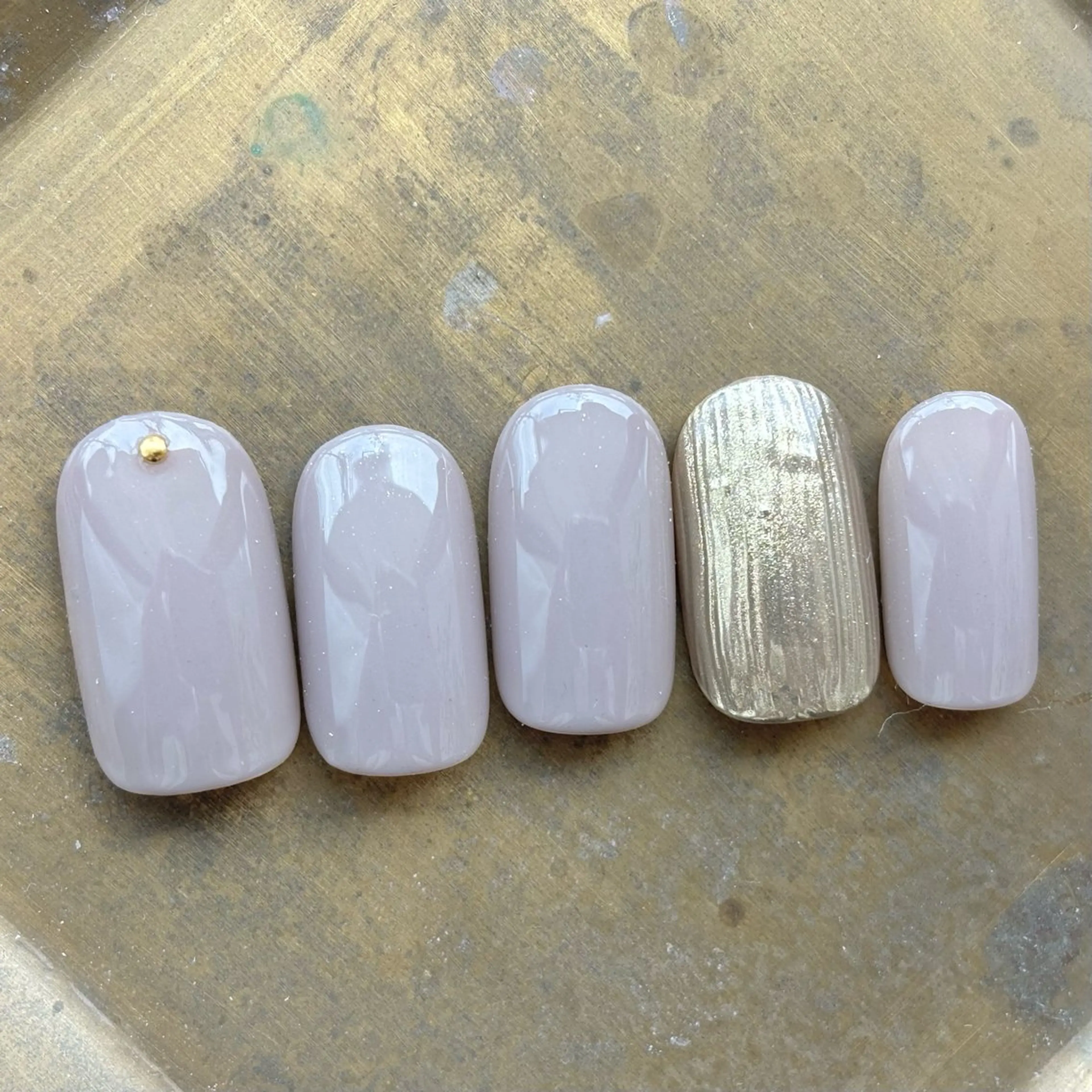 ネイル ゴールド ミラーネイル 伊藤 貴恵のネイルデザイン