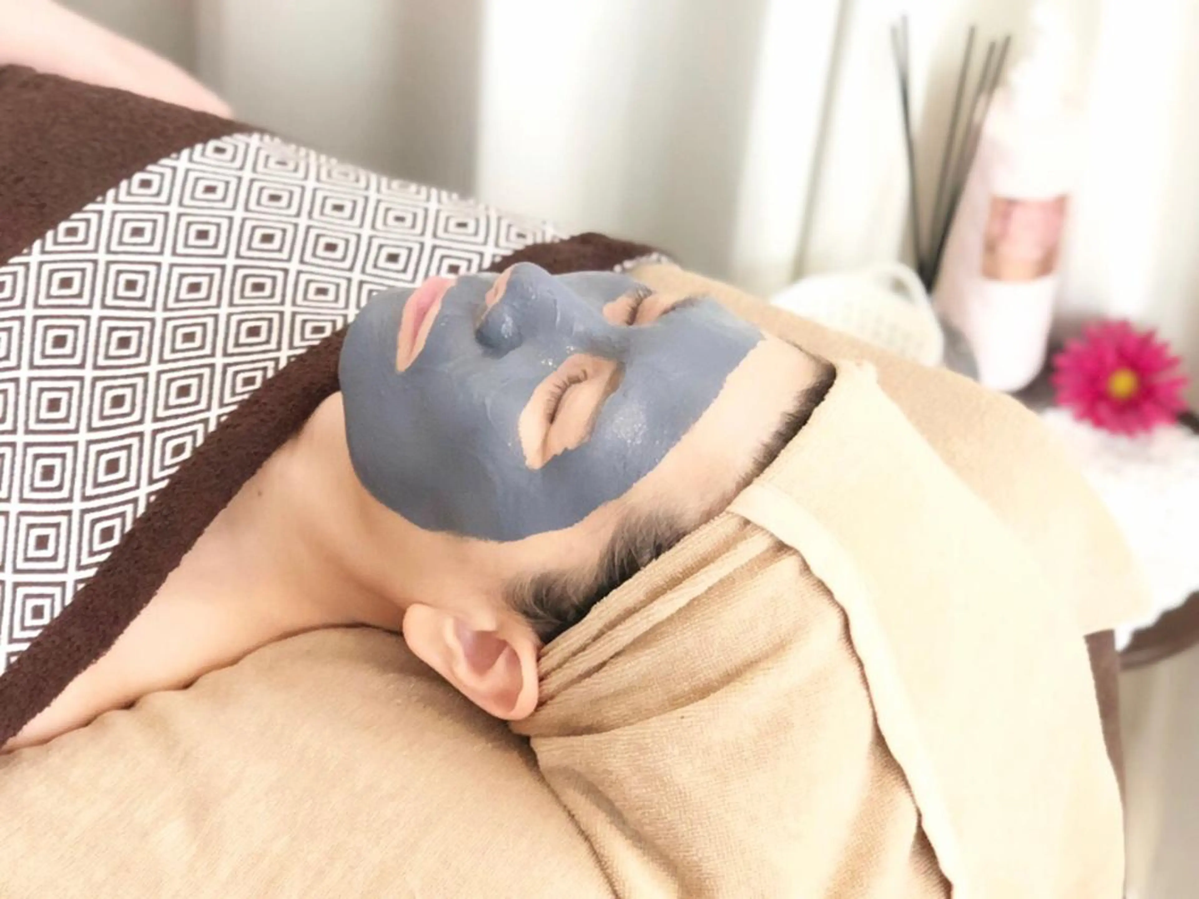 エステ salon A.glansh所属・肌質改善salon♪ 効果がわかる♪南森町のネイルデザイン