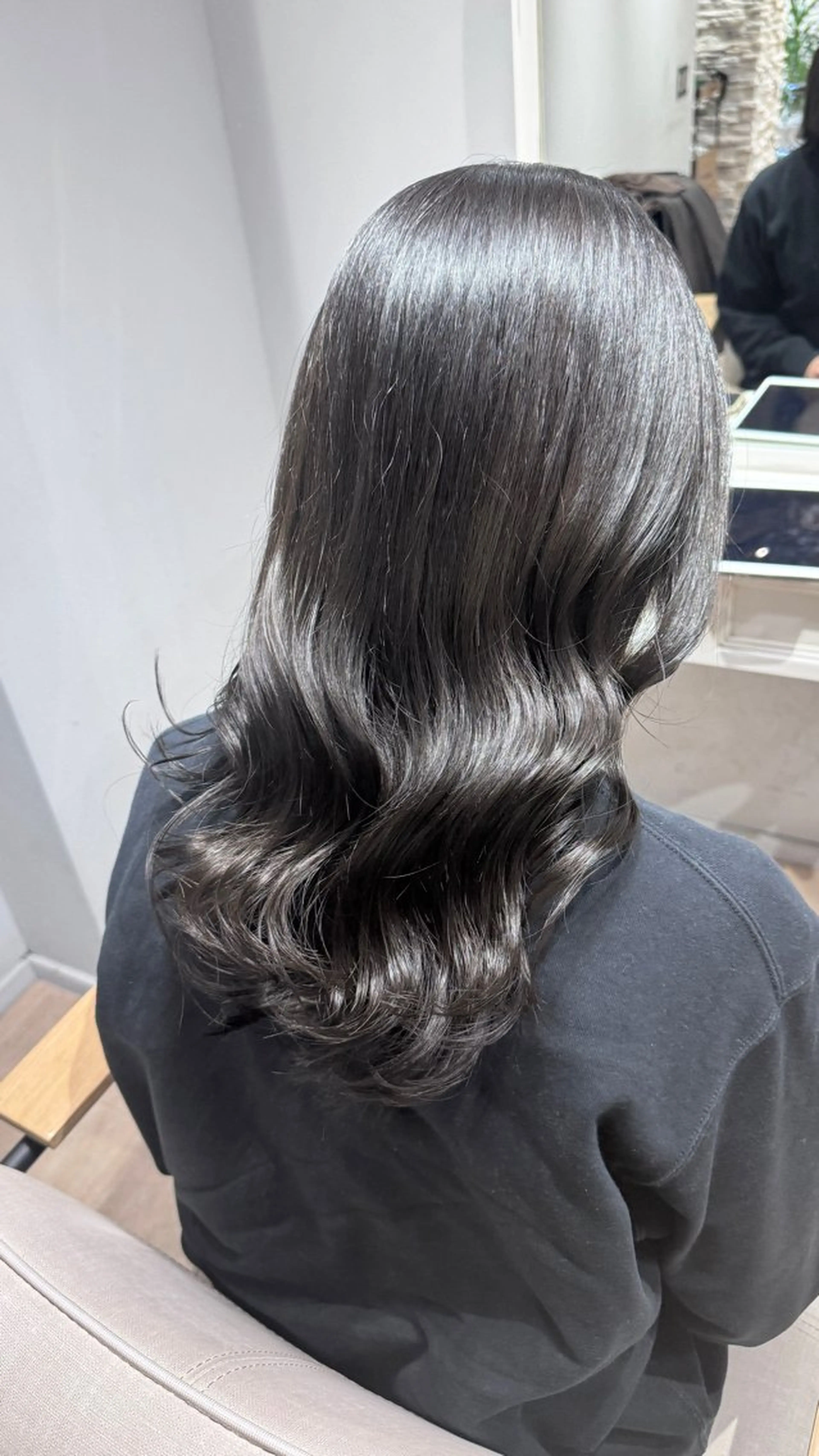 カラー グレージュ オリーブグレージュ オリーブグレー 鈴木 雅捺のヘアスタイル