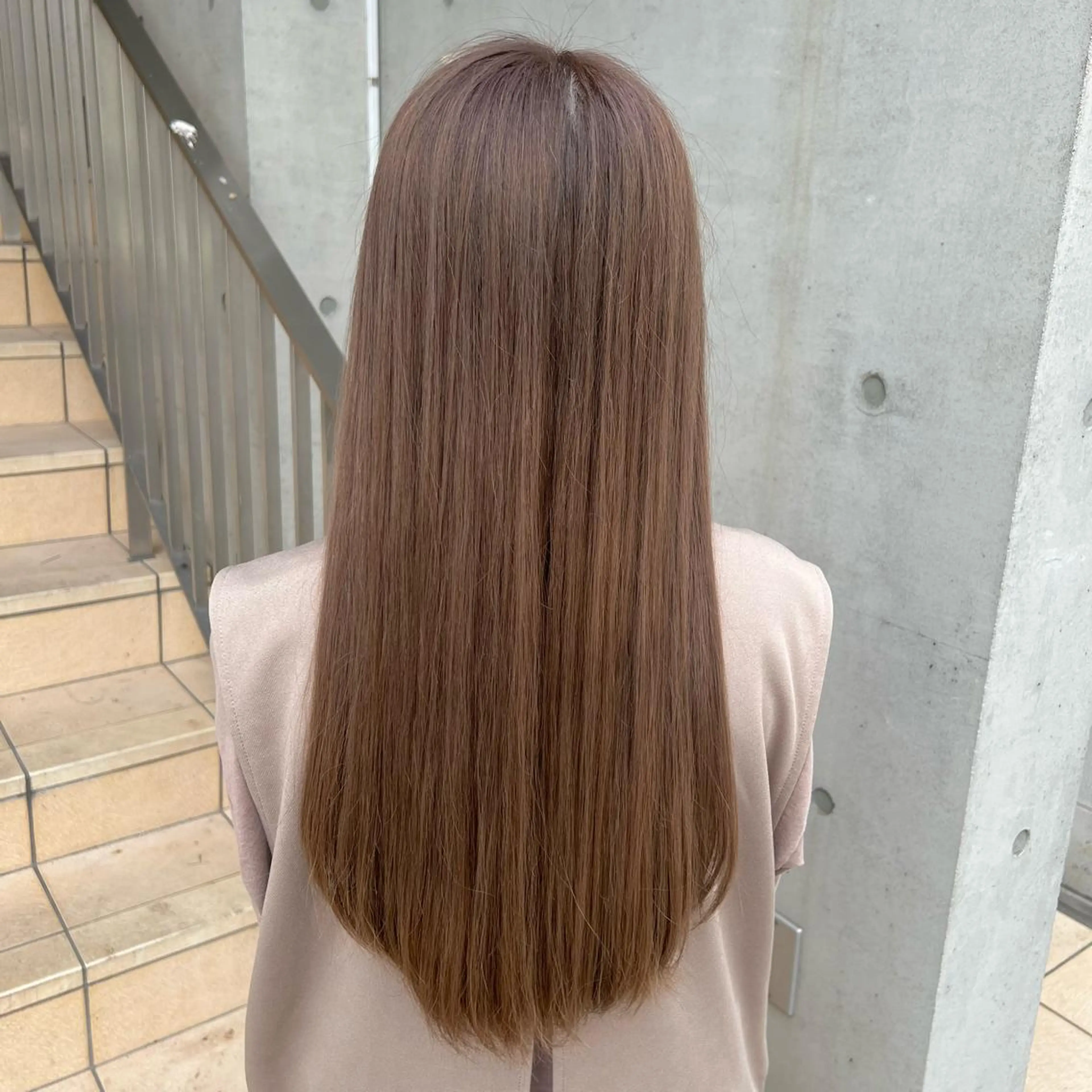 カラー ベージュカラー ミルクティーベージュ stylist 🐶内藤 成香のヘアスタイル