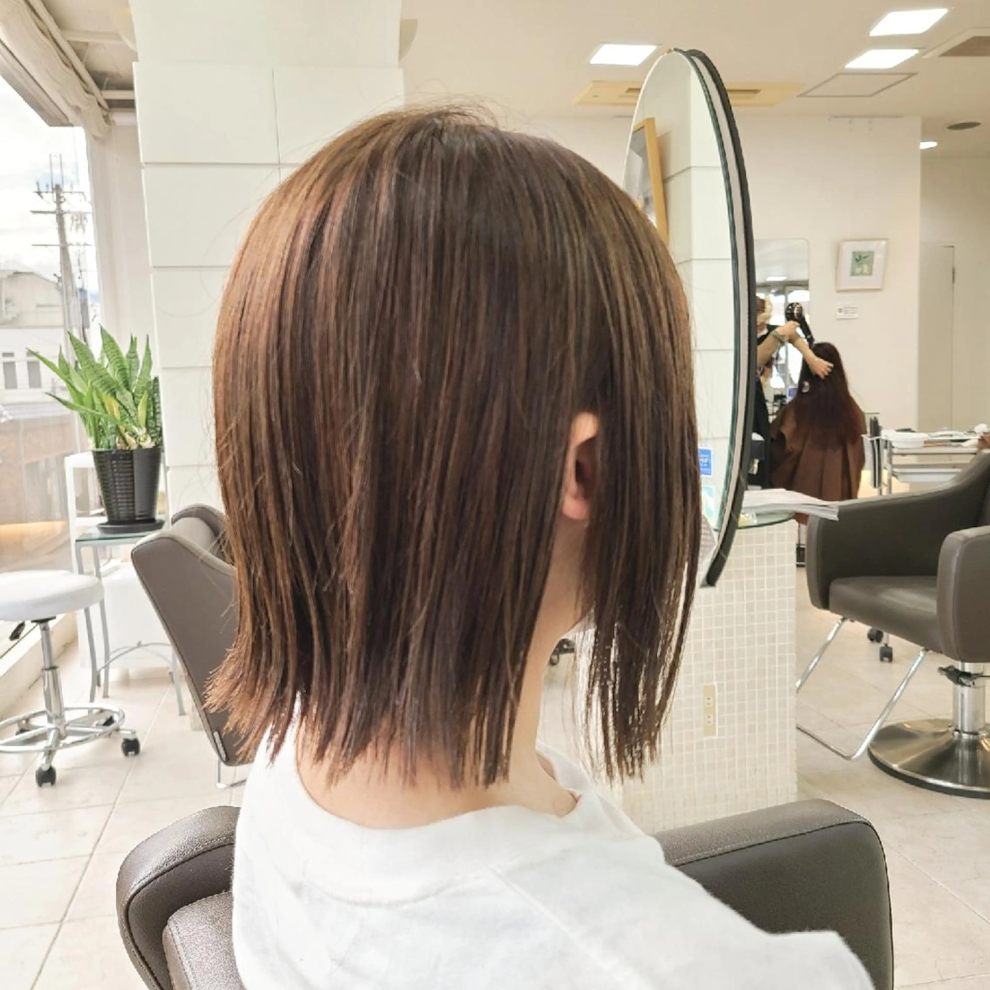 ミディアム カット ヘアカラー GO TODAYシェアサロン岡山店所属・🎗️髪質改善・美髪 艶髪🥇小西邦生のヘアスタイル