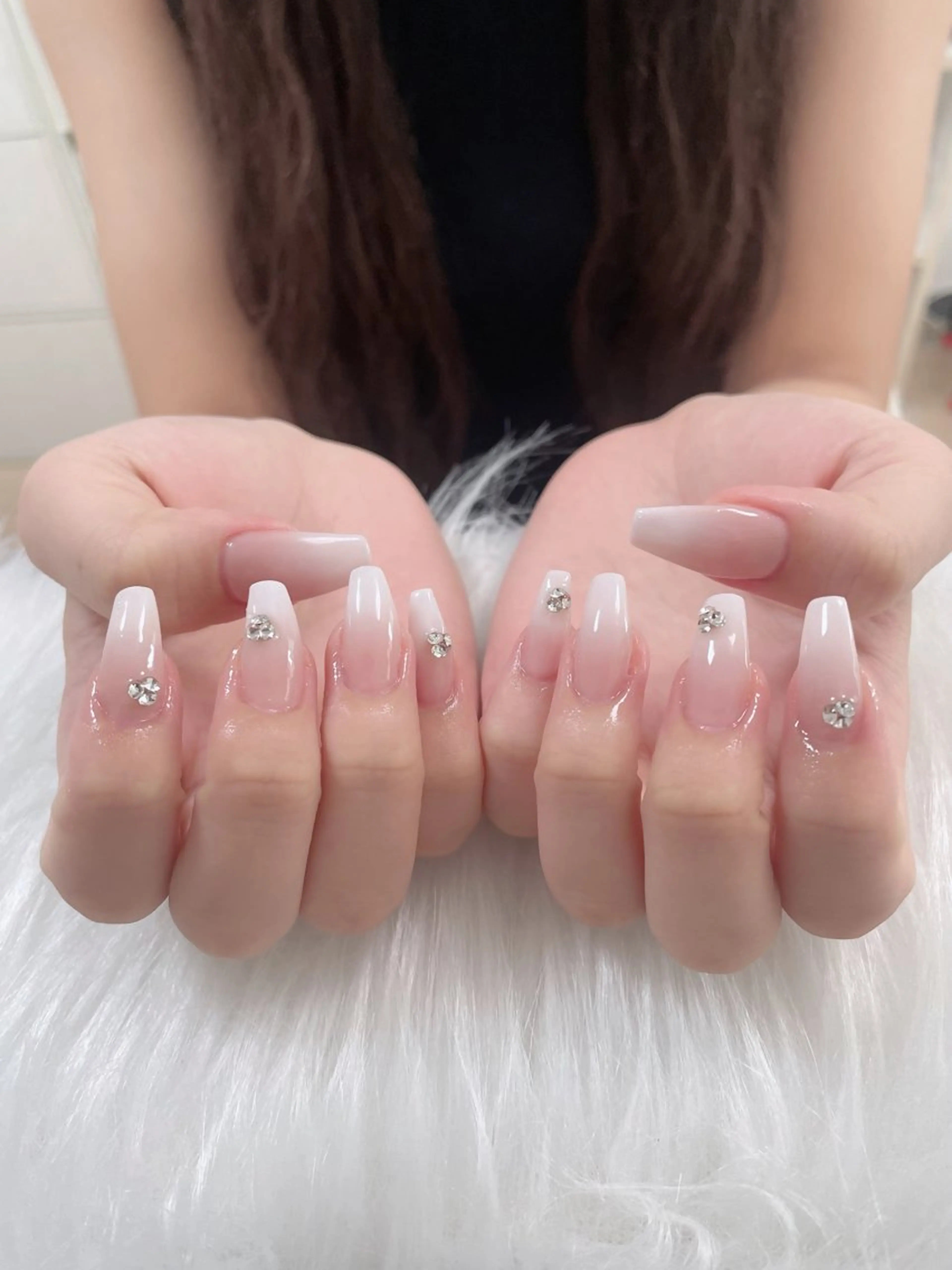 ネイル ストーンネイル ハンドネイル Hin  Nail所属・Hin Nail Salonのネイルデザイン