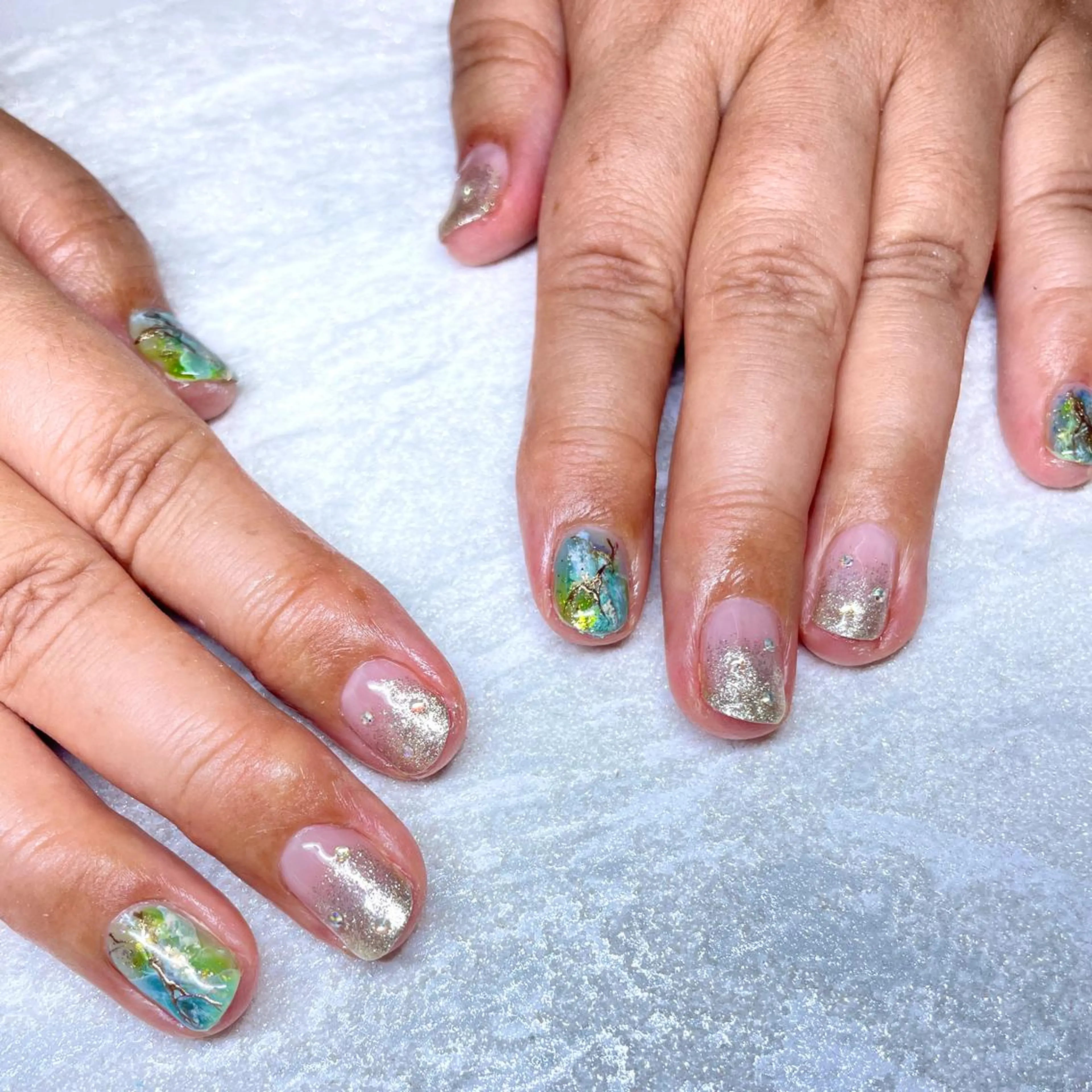 ネイル グラデーション ストーンネイル nail Eclat所属・志賀野 美喜のネイルデザイン