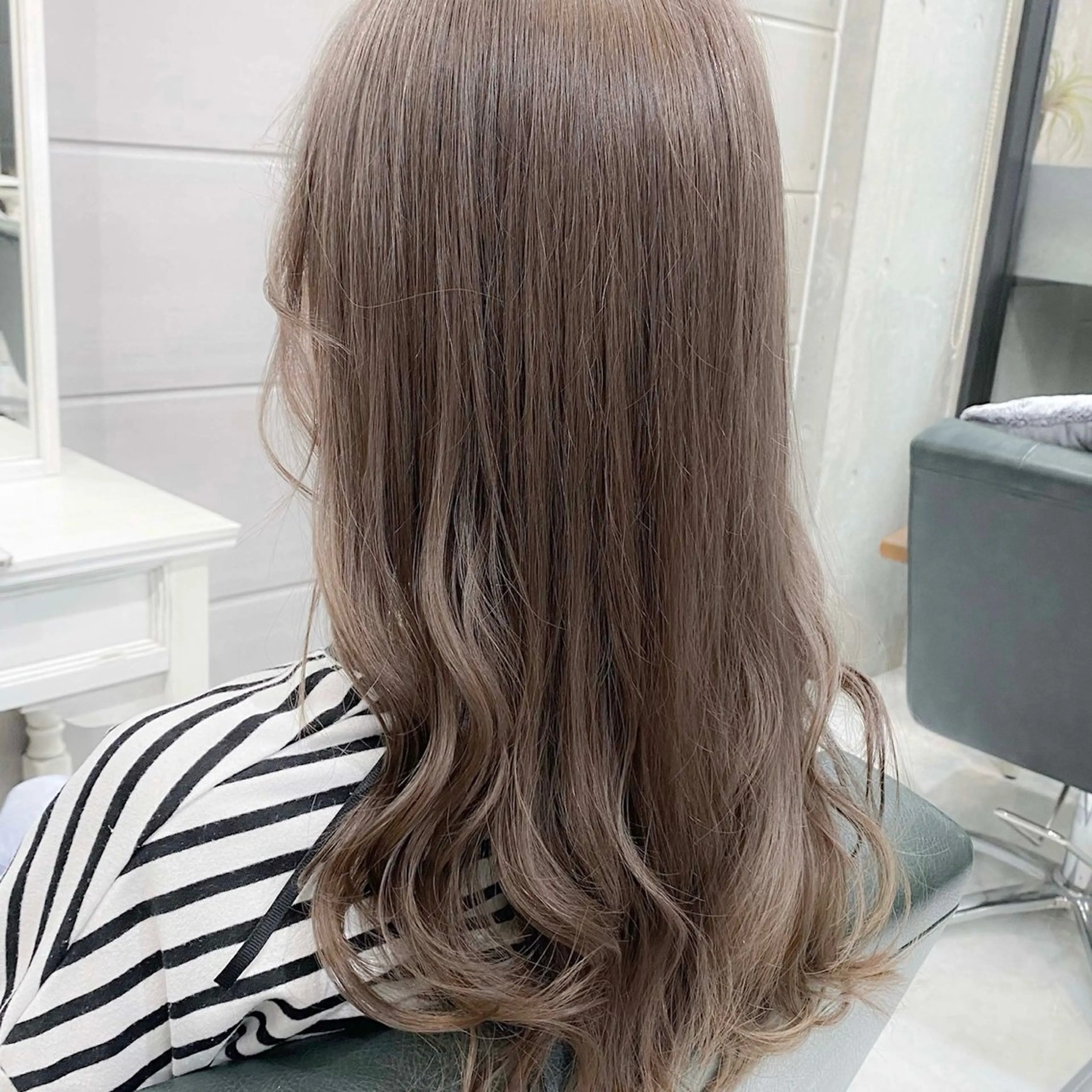 ロング カラー ベージュカラー ブリーチ デザインカラー ハイトーンカラー ホワイトベージュ カット ヘアカラー トリートメント ヘアセット DAYS Men’sのヘアスタイル