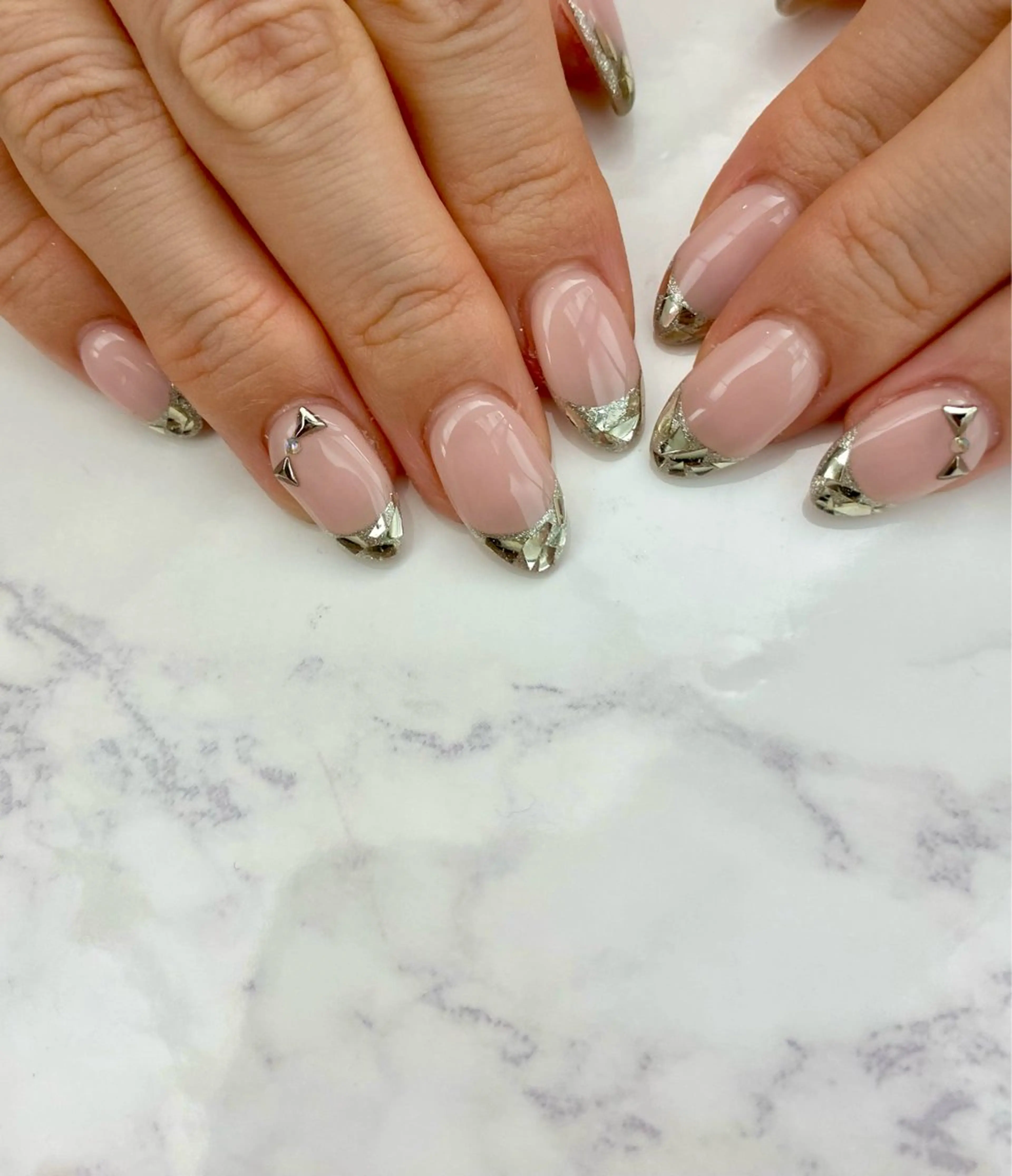 ネイル フレンチネイル ガラスフレンチ 安藤 彩乃のネイルデザイン