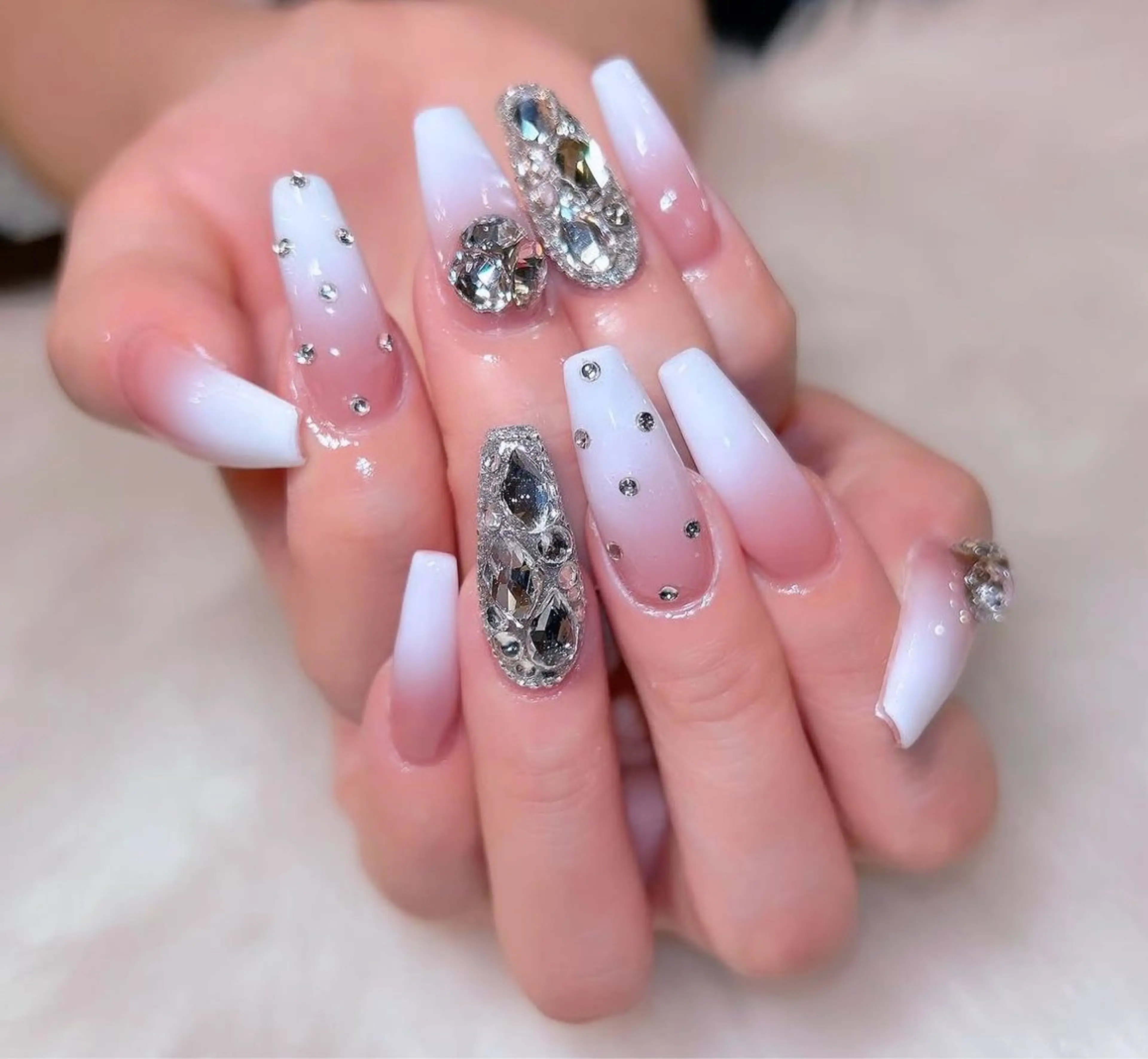 ネイル 大塚眉毛|ハンドケア |肌管理の眉毛・アイブロウイメージ