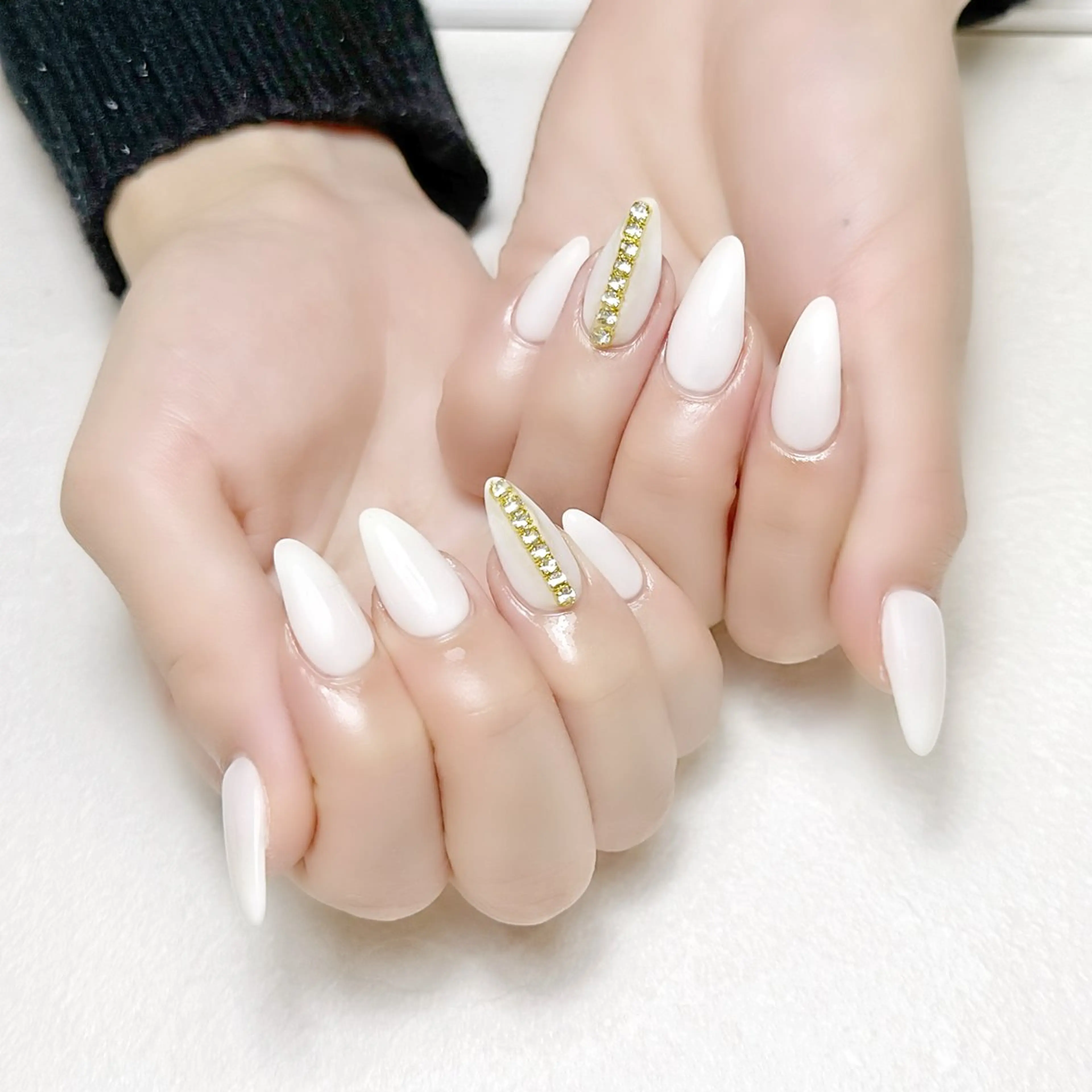 ネイル アートネイル オフィスネイル ワンカラーネイル ホワイト rouse nail RISATOのネイルデザイン