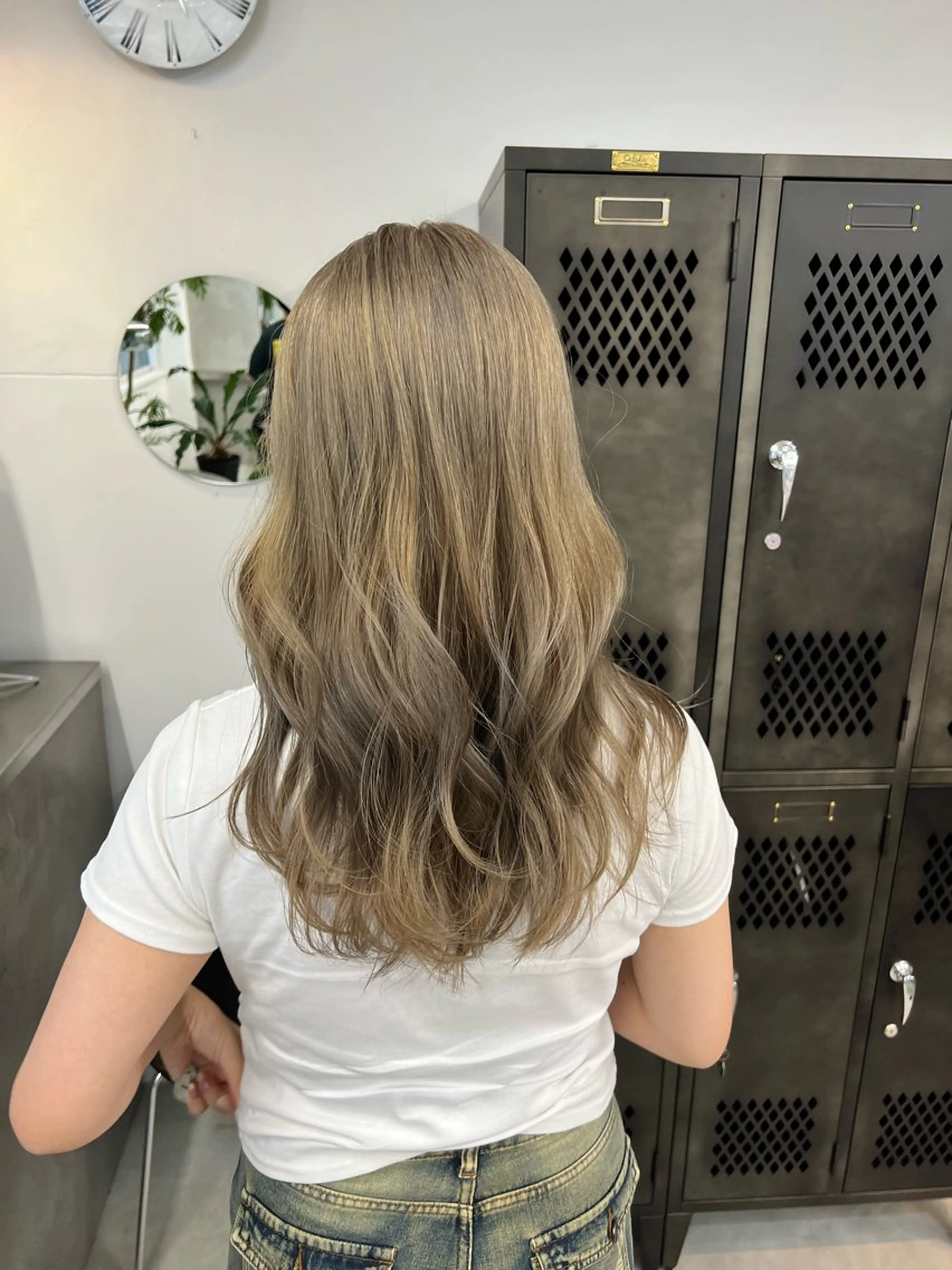 ミディアム INORI /フェイスレイヤーのヘアスタイル