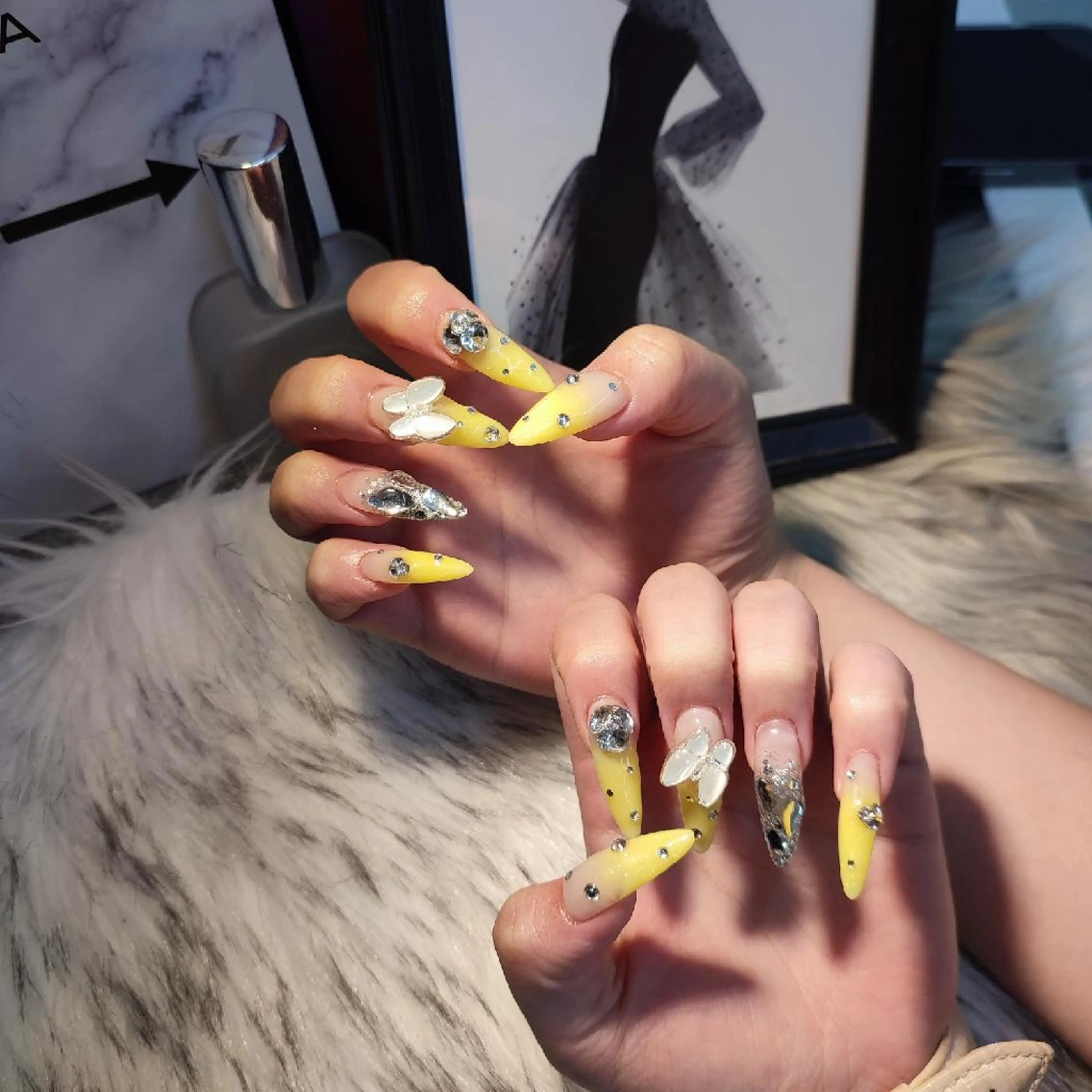 ネイル ハンドネイル RUNWAY 　　の眉毛・アイブロウイメージ