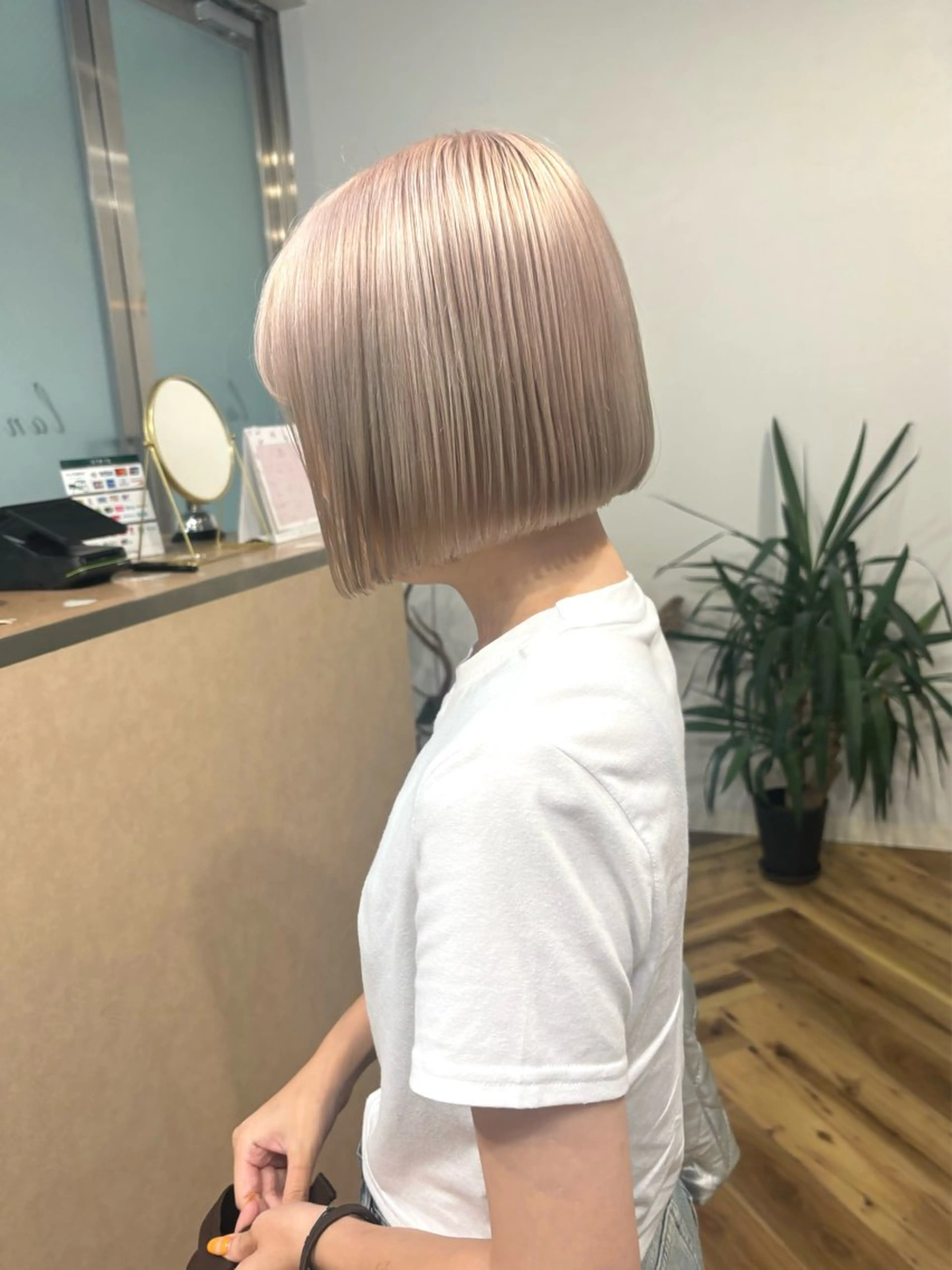 ショート ヘアカラー トリートメント lani hair salon所属・SHOTO ハイトー ン/デザインカラーのヘアスタイル