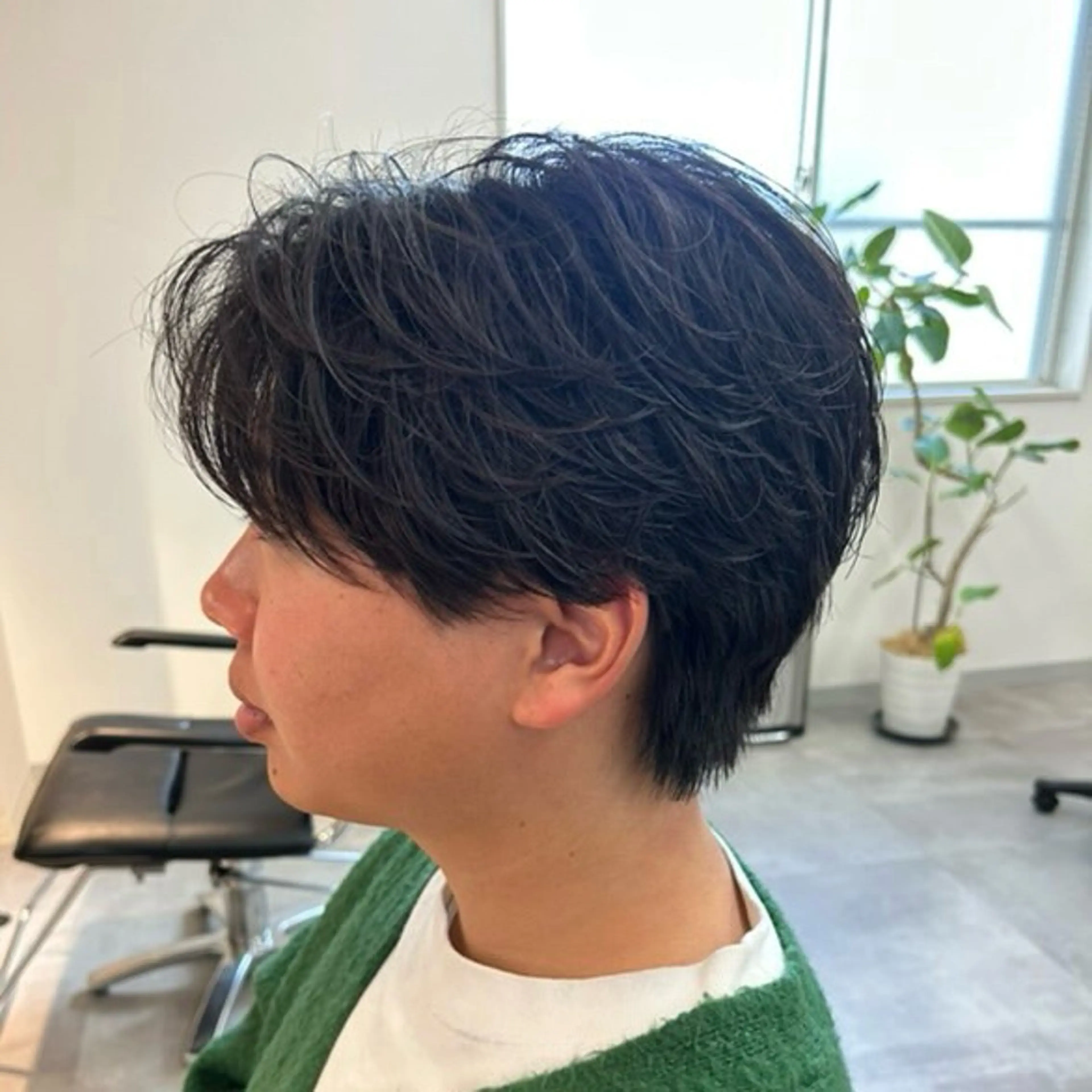 パーマ メンズ フェザーパーマ カルマパーマ メンズ韓国風 メンズパーマ メンズショート カット パーマ 男の理想を叶える🔥 メンズパーマ特化｜関のヘアスタイル