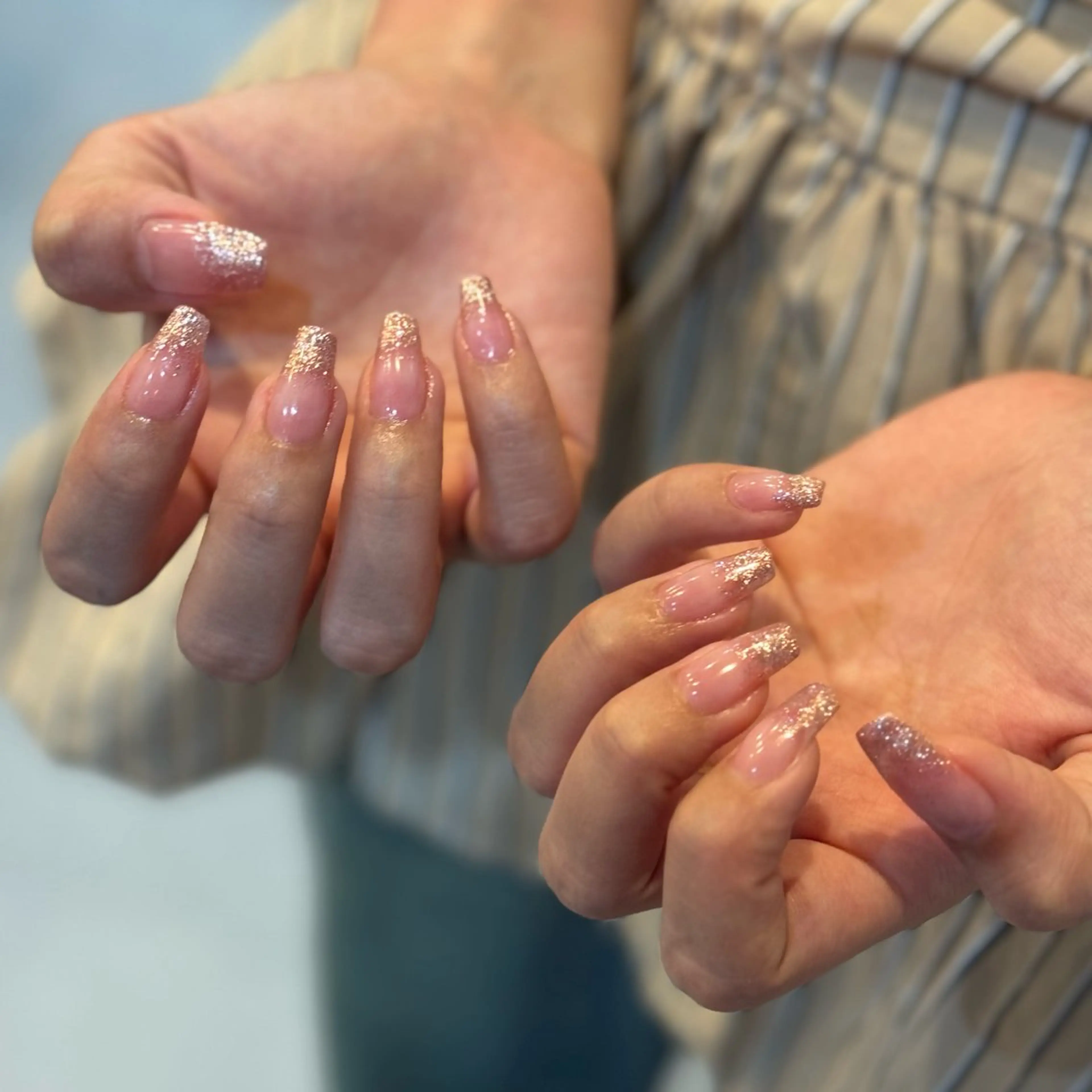 ⭐︎Google口コミ条件の特別価格⭐︎ 【オフ有】ハンド　カラーorラメグラデーションの写真